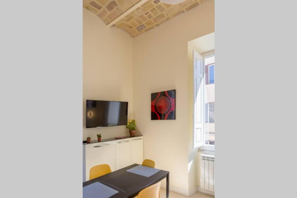 RomAntica Suite with balcony near San Giovanni