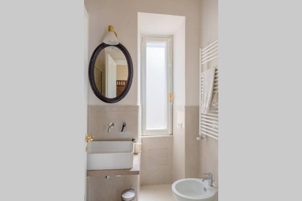 RomAntica Suite with balcony near San Giovanni