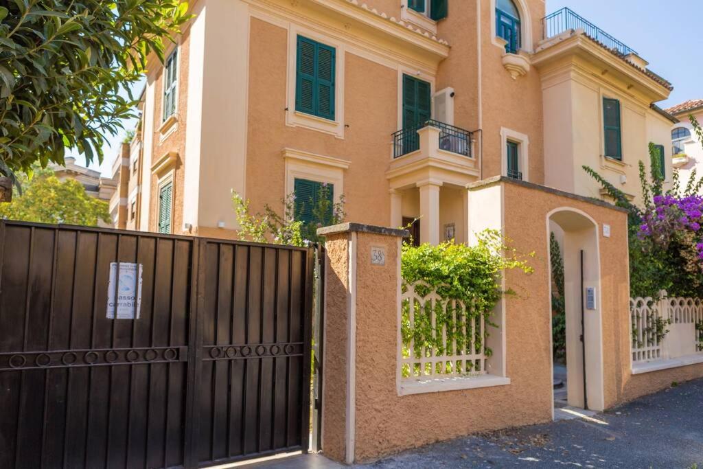 RomAntica Suite with balcony near San Giovanni
