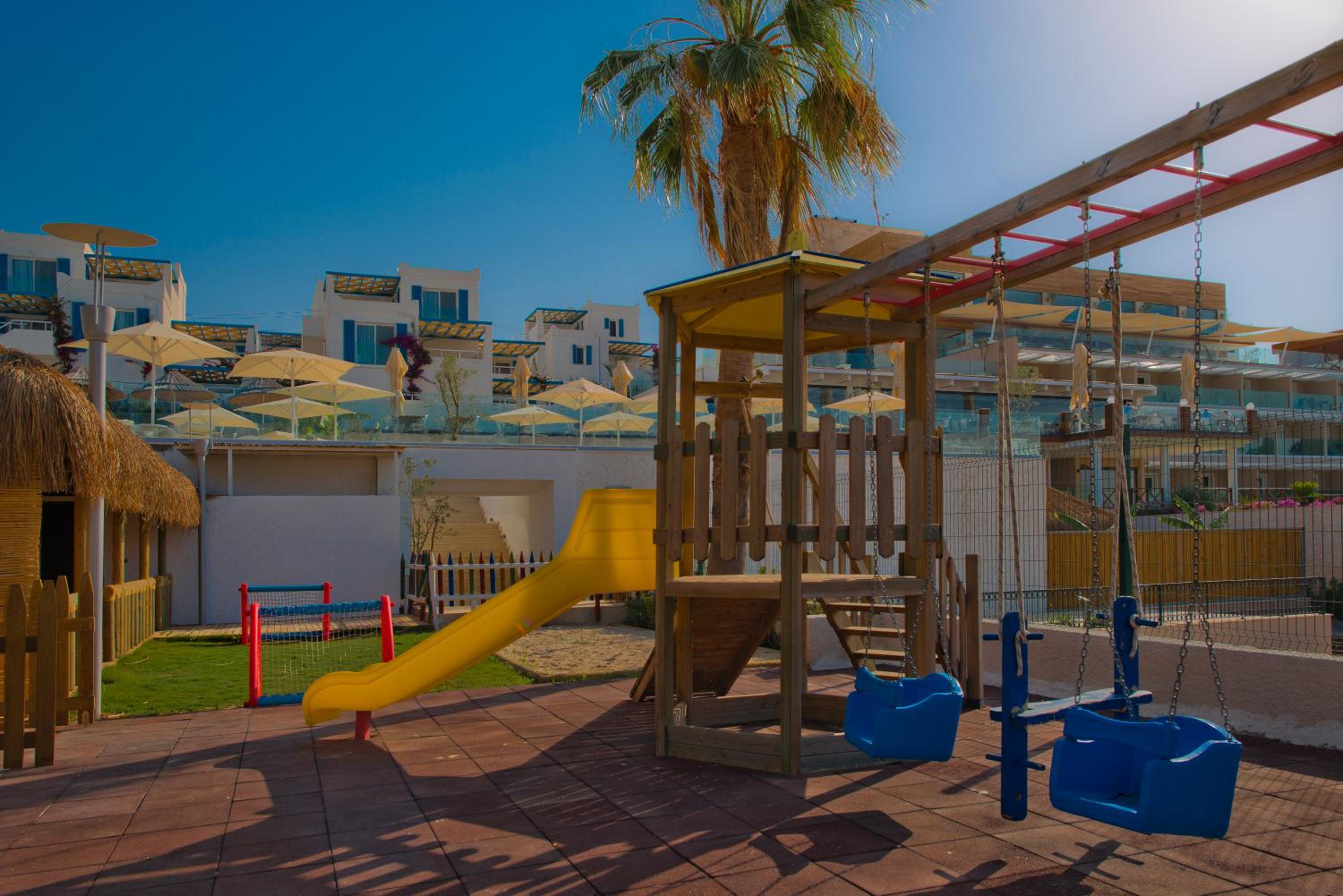 Bellazure Hotel