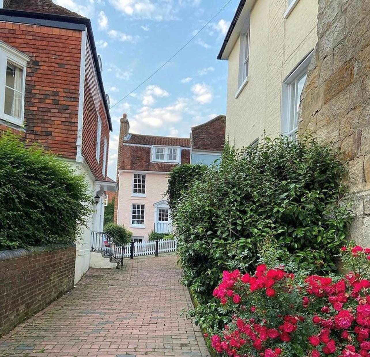 Royal Tunbridge Wells Vacations - Studio Acorn private parking and garden - Property Image 4