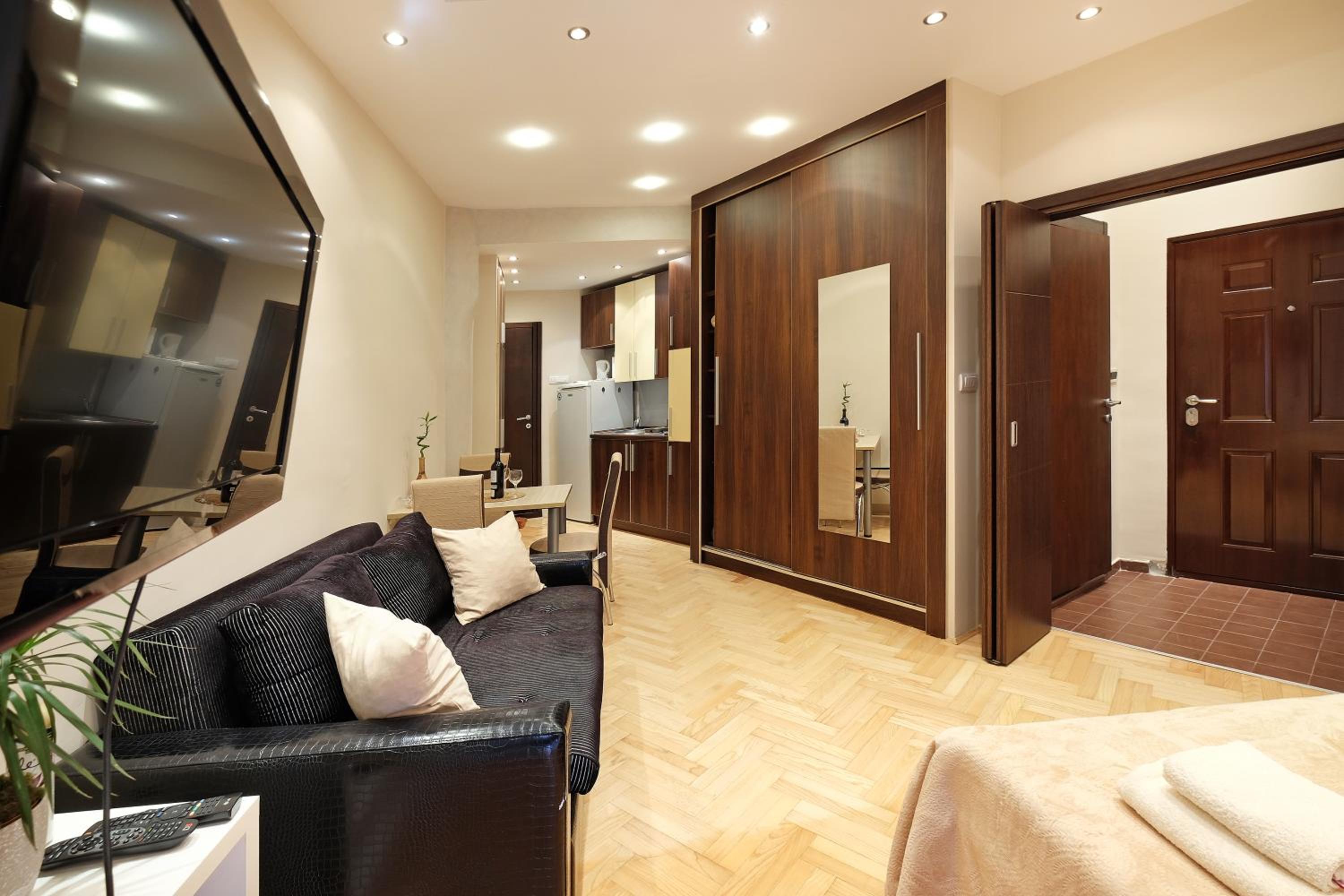 Studio Paradise Forest view 4
