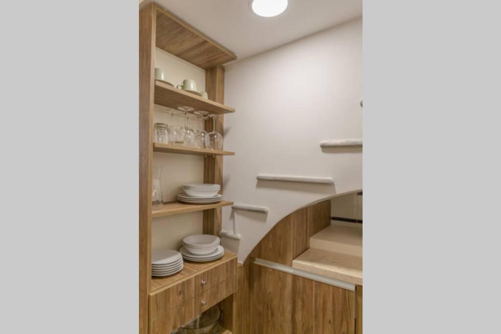 RomAntica Apartment with Dehors near San Giovanni