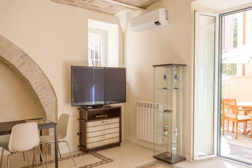 RomAntica Apartment with Dehors near San Giovanni