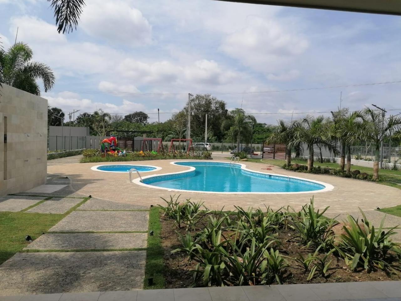 Confortable apartamento de 3 tres habitaciones, con hermosa vista de area verde, ademas de piscinas y juegos infantiles en area recreativa view 5