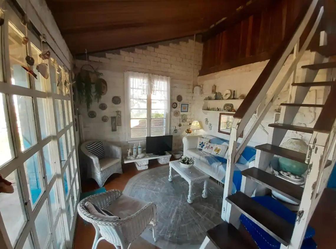 Casa beiramar, vista mar e pinheiros, pé na areia