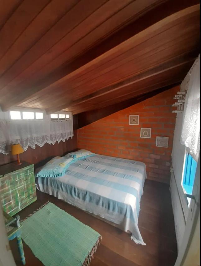 Casa beiramar, vista mar e pinheiros, pé na areia