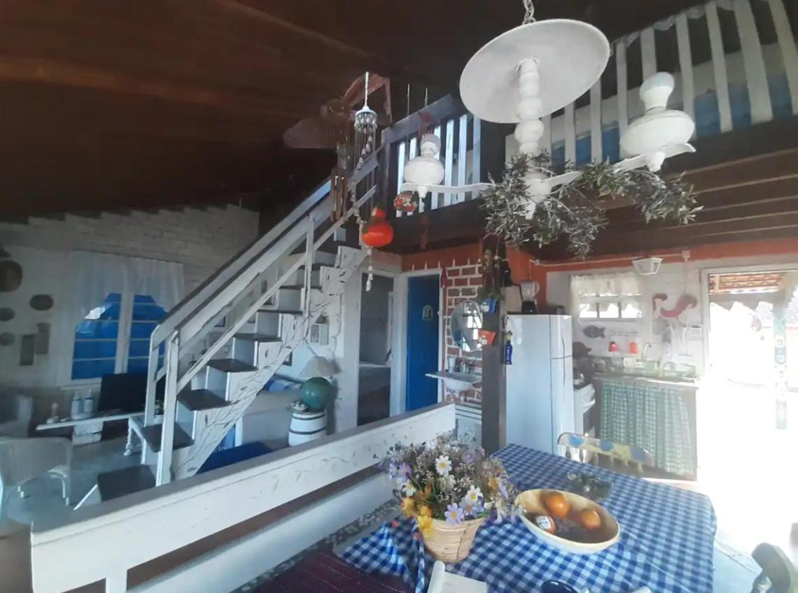Casa beiramar, vista mar e pinheiros, pé na areia