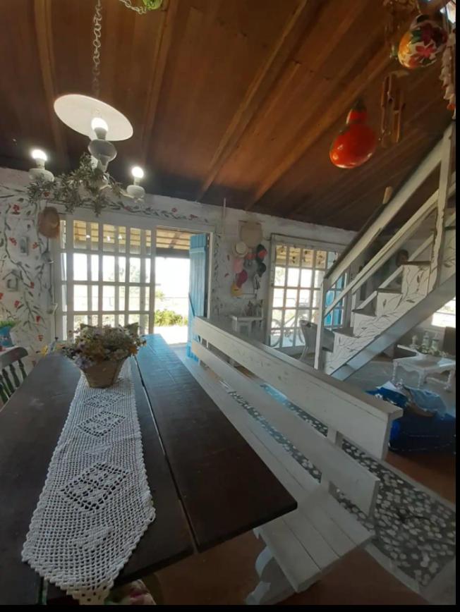 Casa beiramar, vista mar e pinheiros, pé na areia