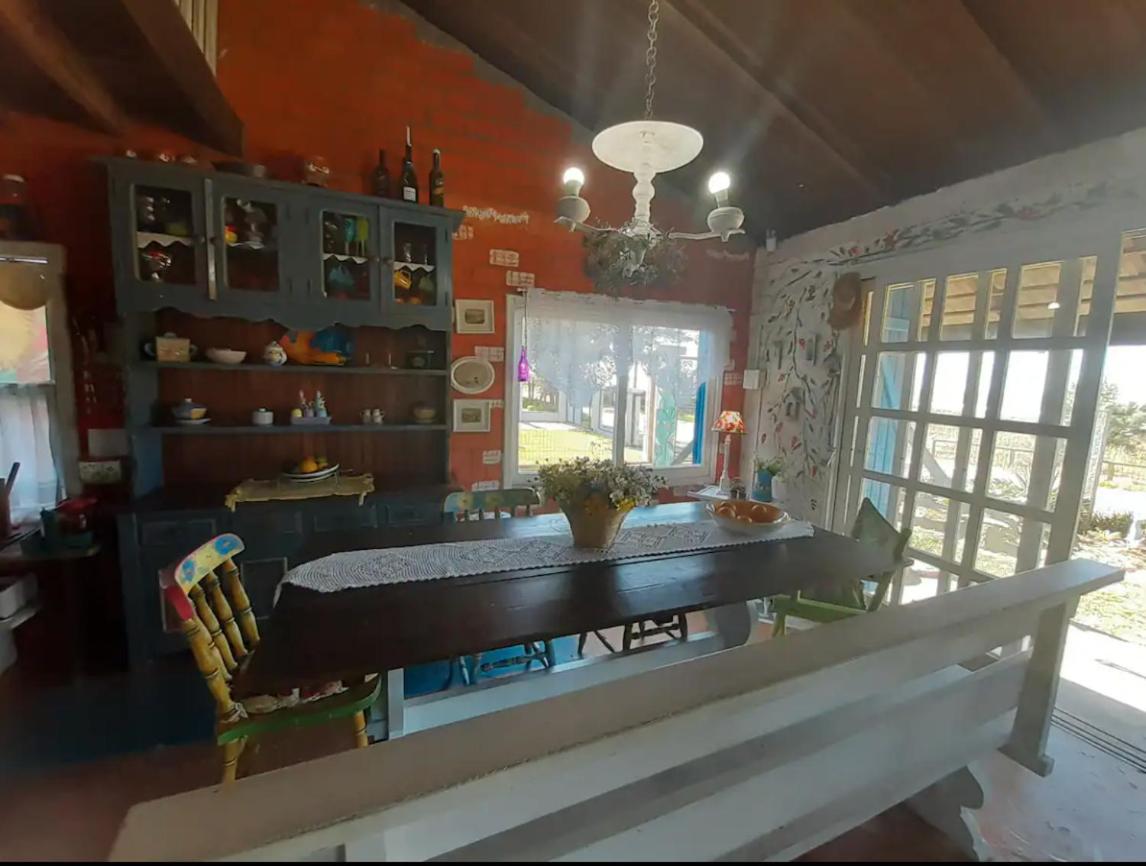 Casa beiramar, vista mar e pinheiros, pé na areia