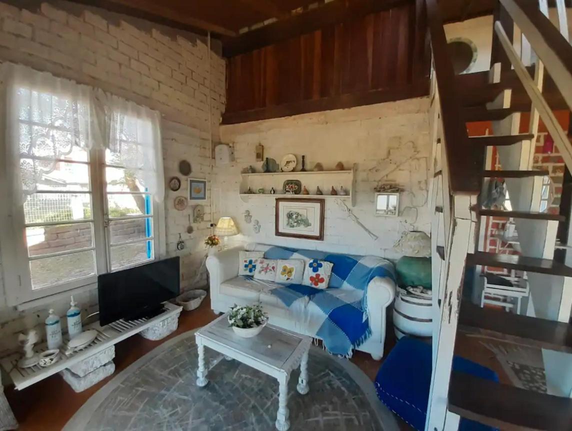 Casa beiramar, vista mar e pinheiros, pé na areia