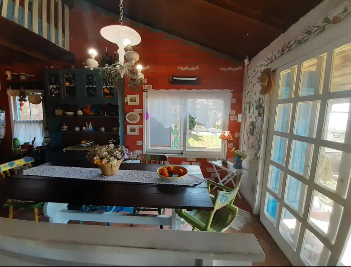 Casa beiramar, vista mar e pinheiros, pé na areia