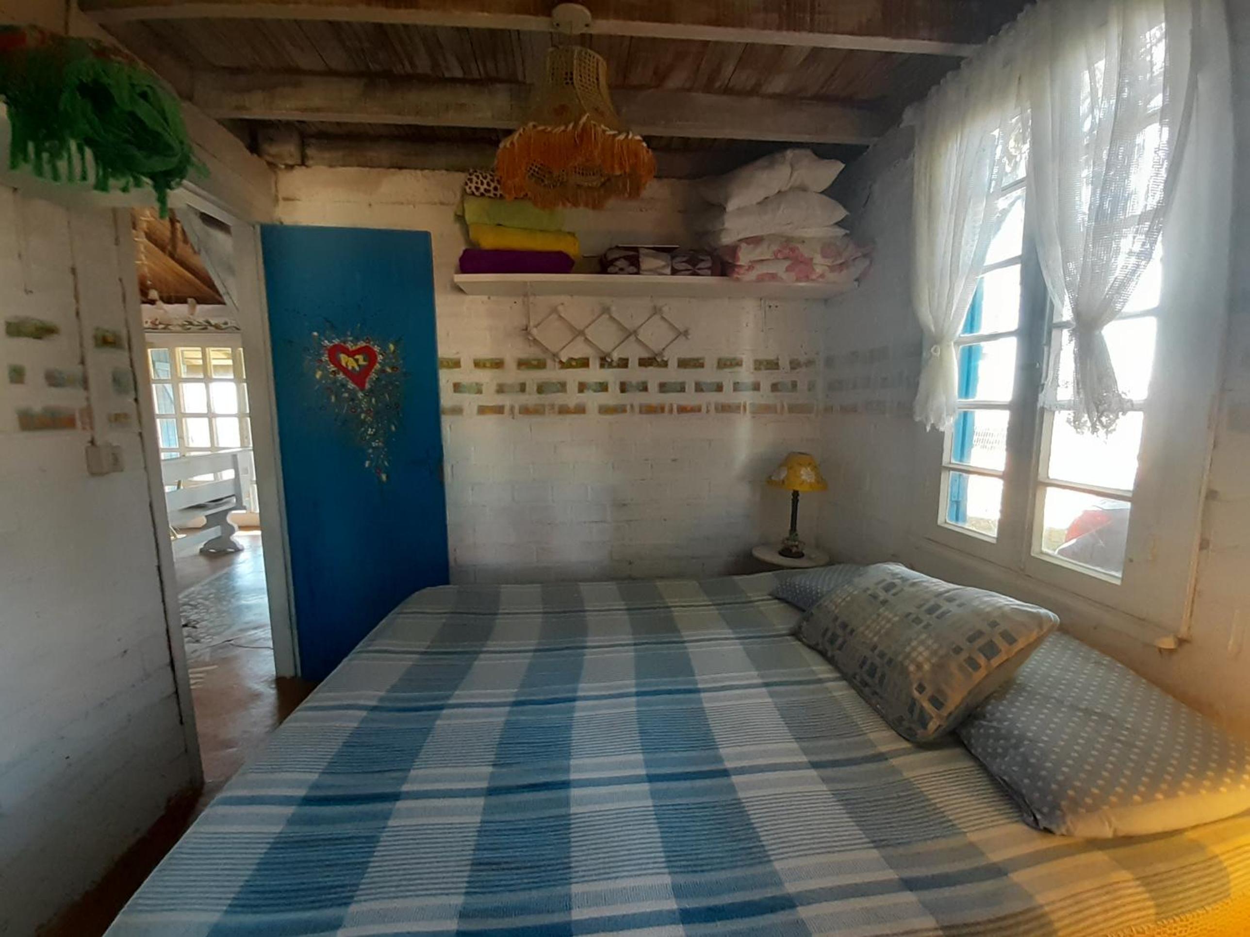 Casa beiramar, vista mar e pinheiros, pé na areia