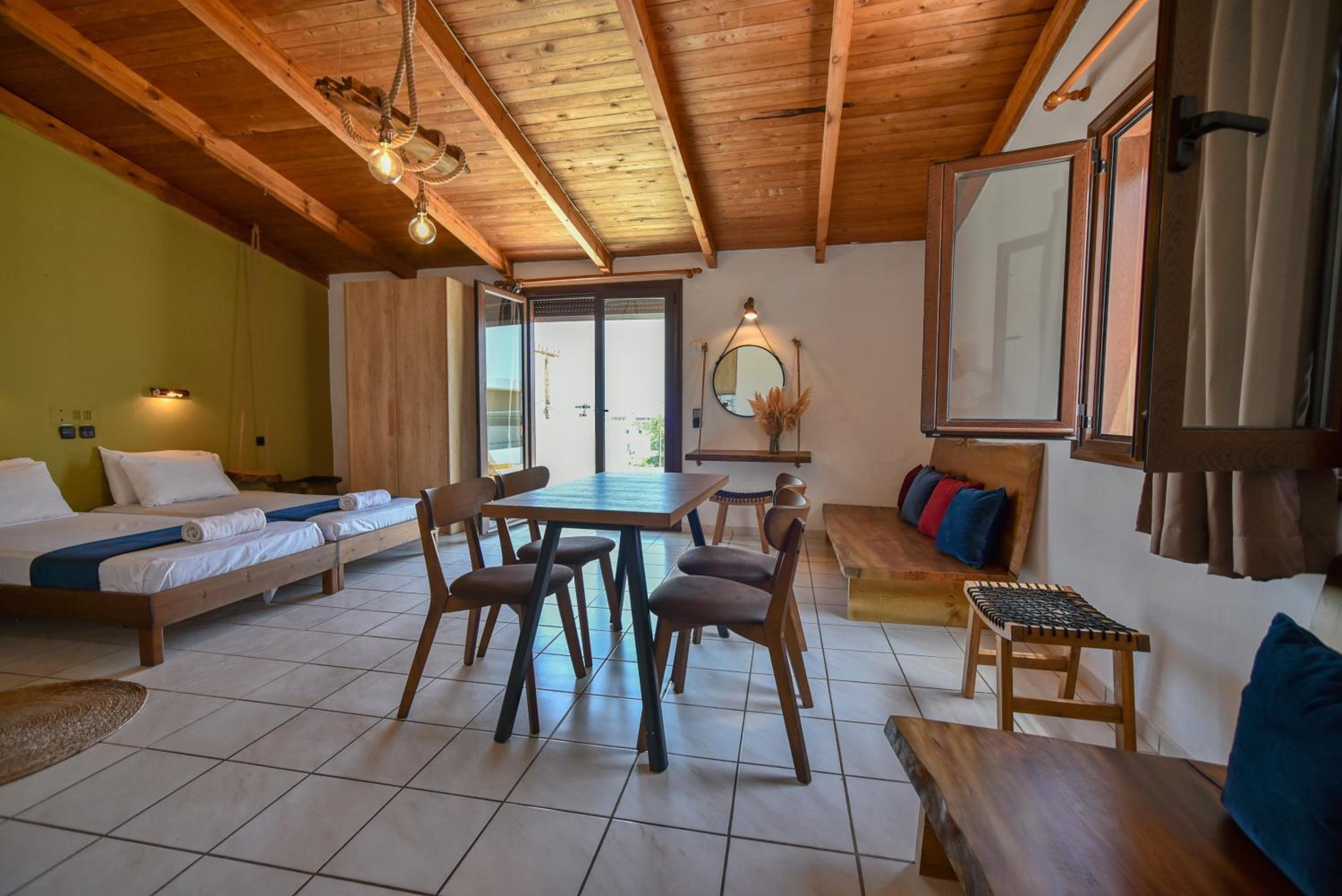 Iraklis Apartments