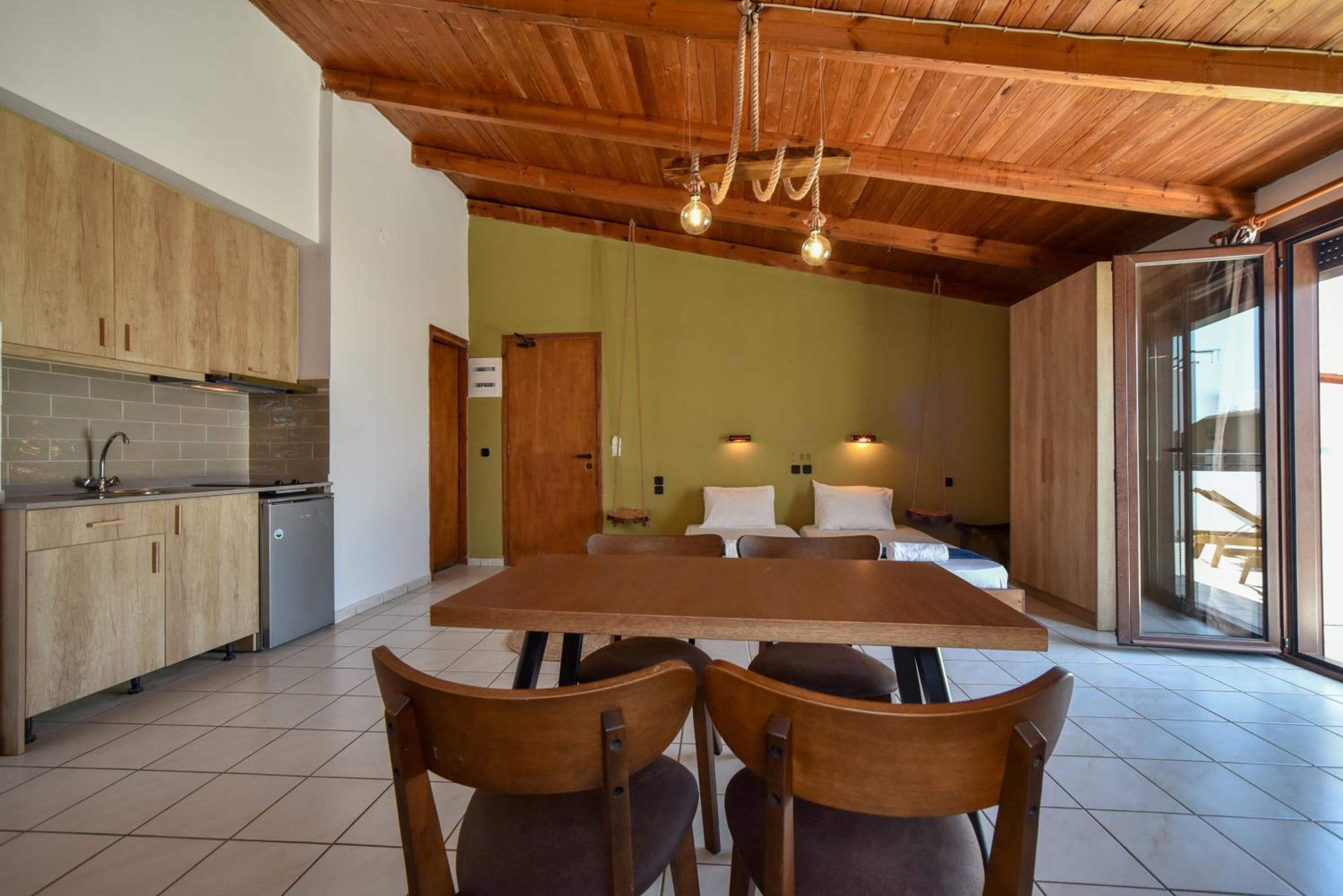 Iraklis Apartments