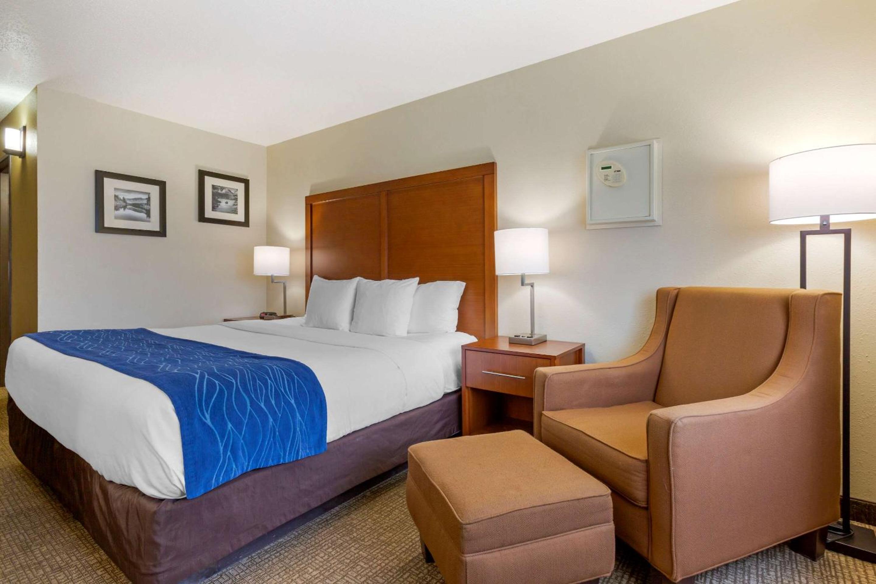 Medford Vacations - Comfort Inn Medford South - Property Image 1