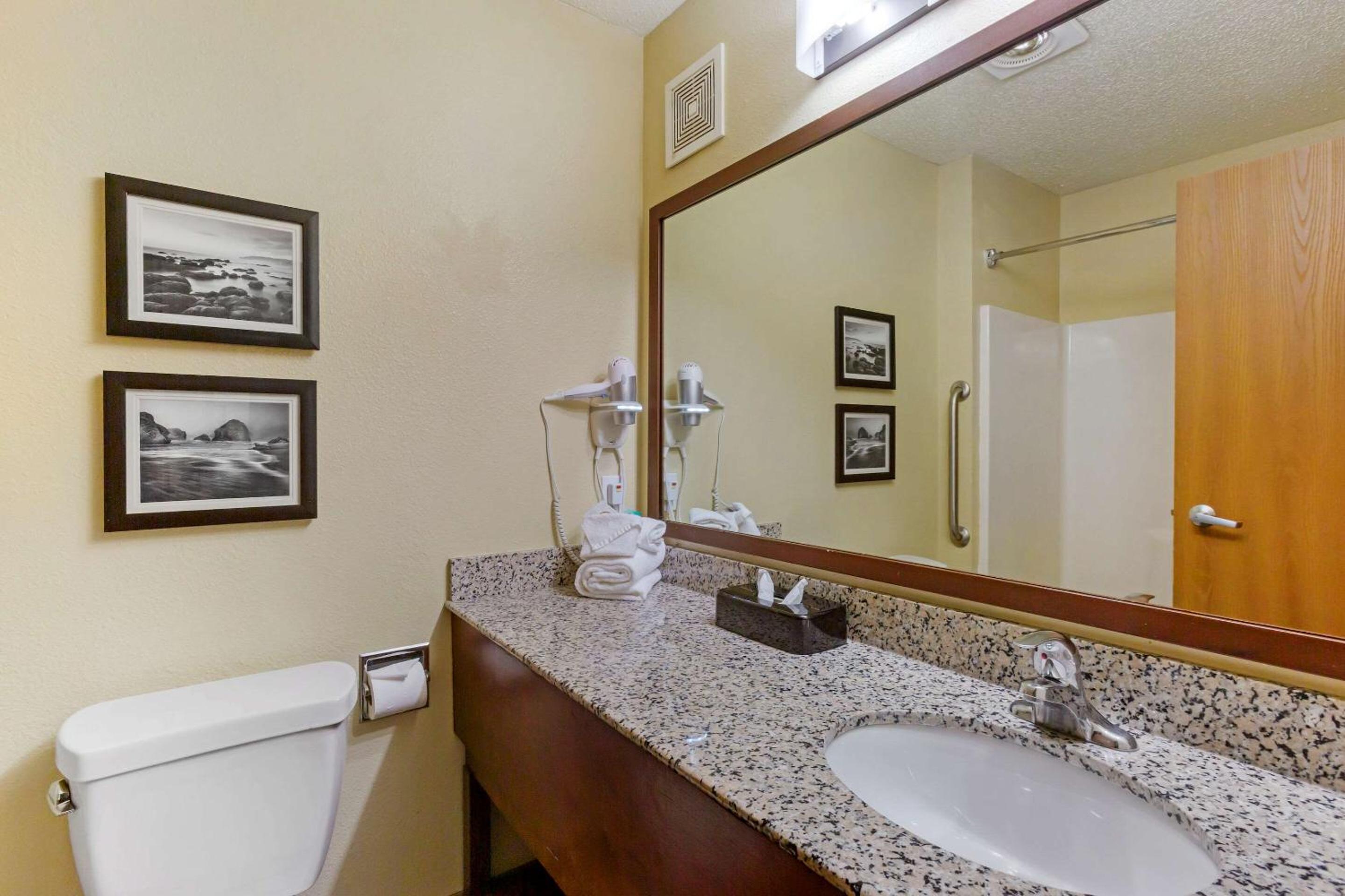Medford Vacations - Comfort Inn Medford South - Property Image 12