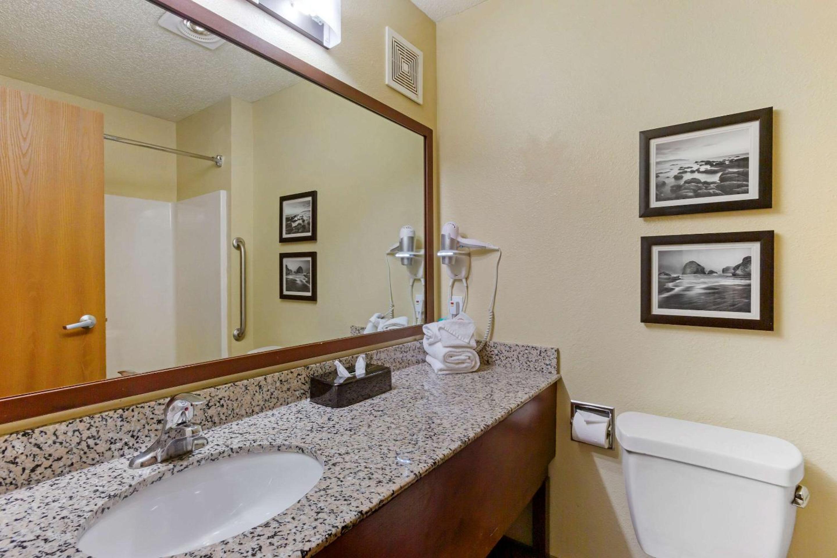 Medford Vacations - Comfort Inn Medford South - Property Image 17