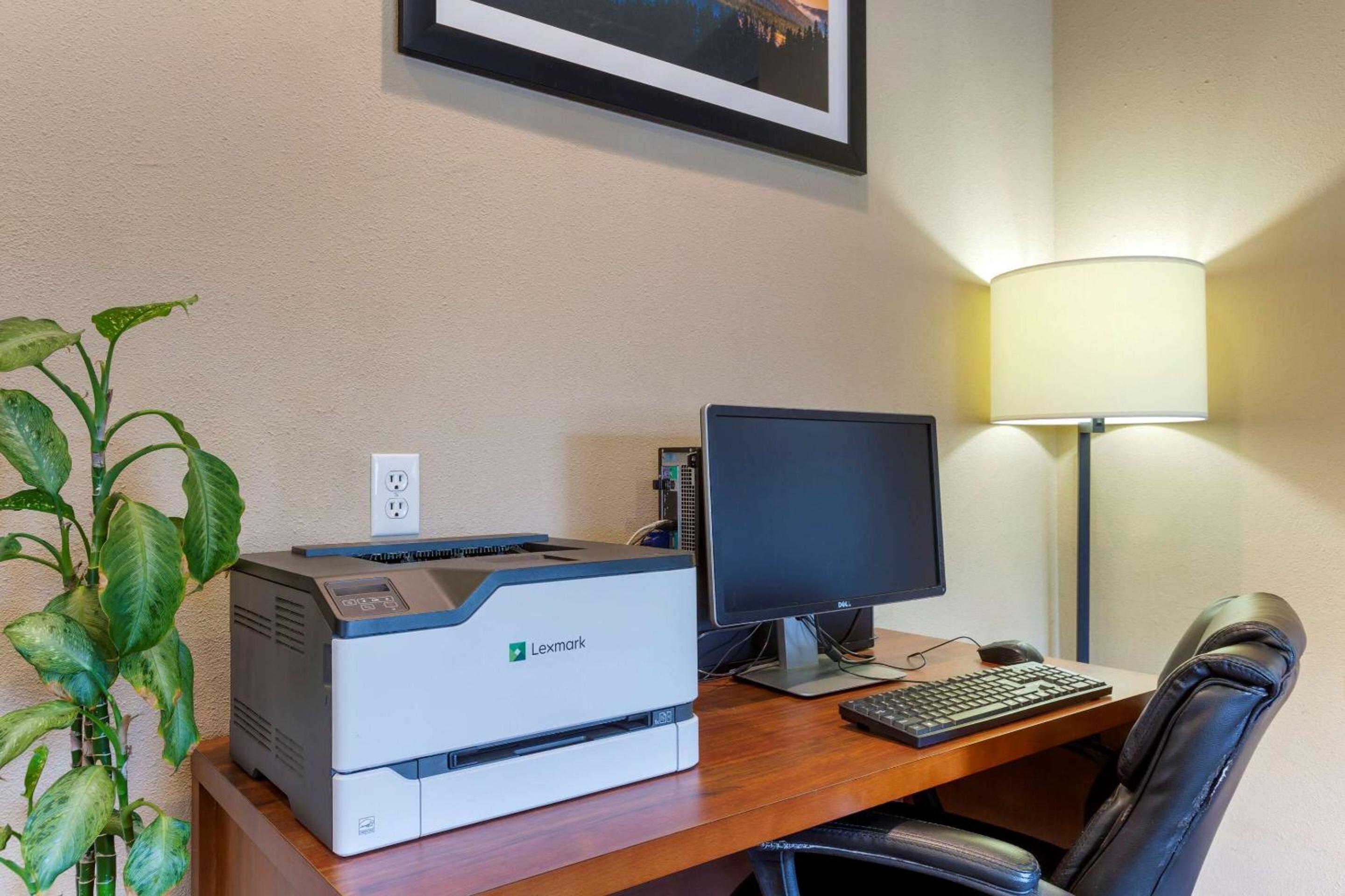 Medford Vacations - Comfort Inn Medford South - Property Image 27