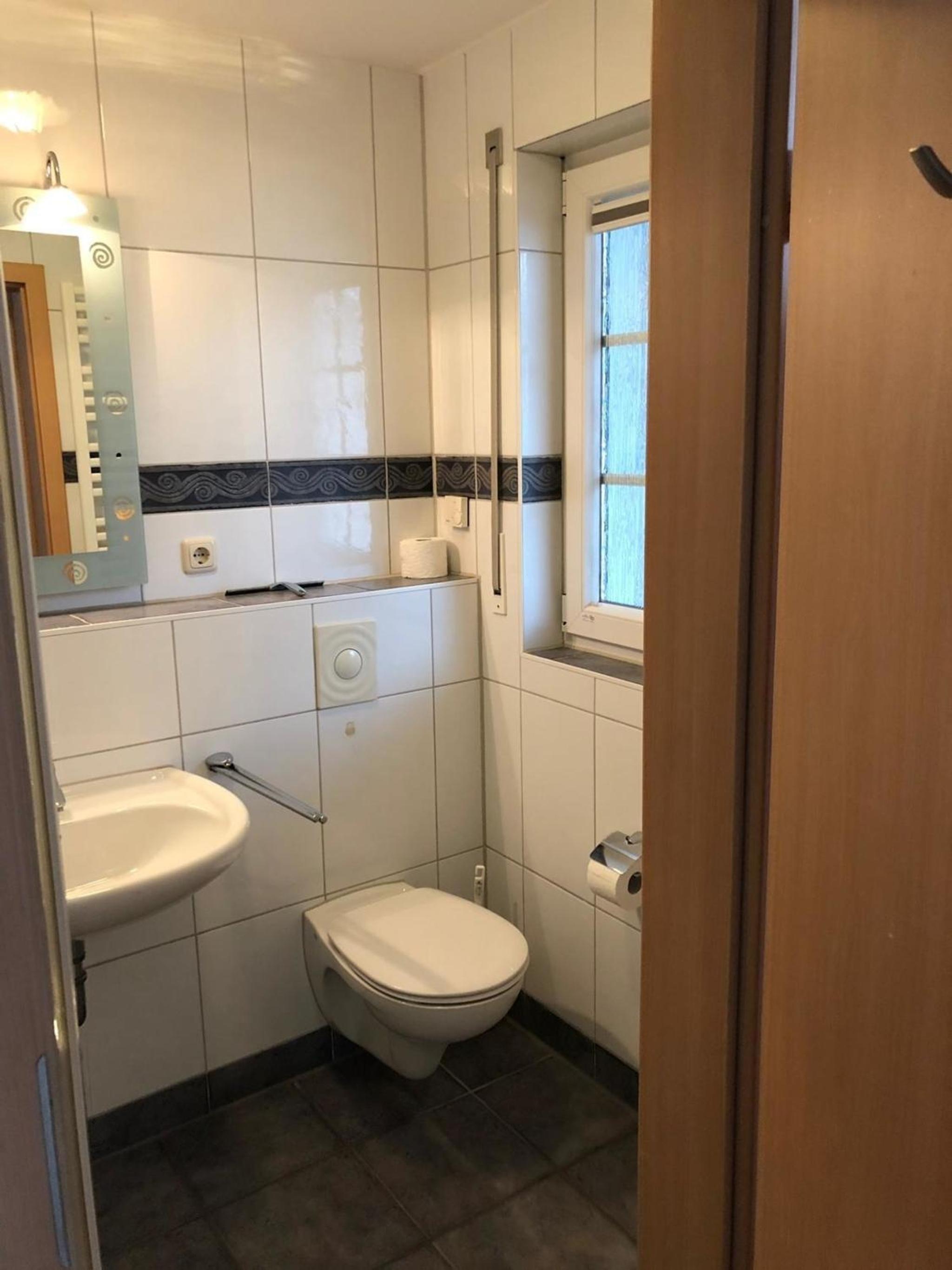 Strandmuschel en Zingst — bathroom