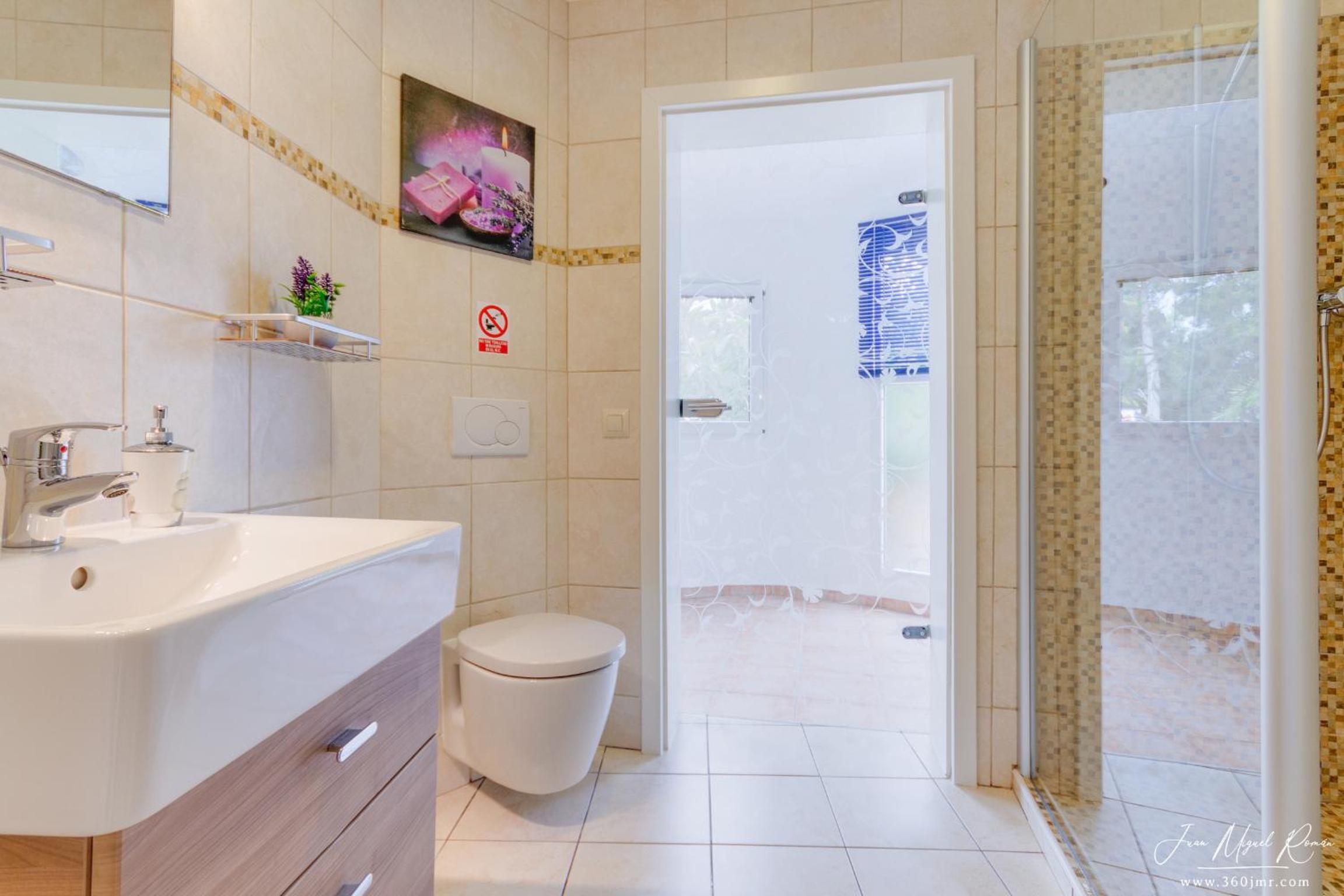 Sobre de Granadella Haus 3 en Jávea — bathroom