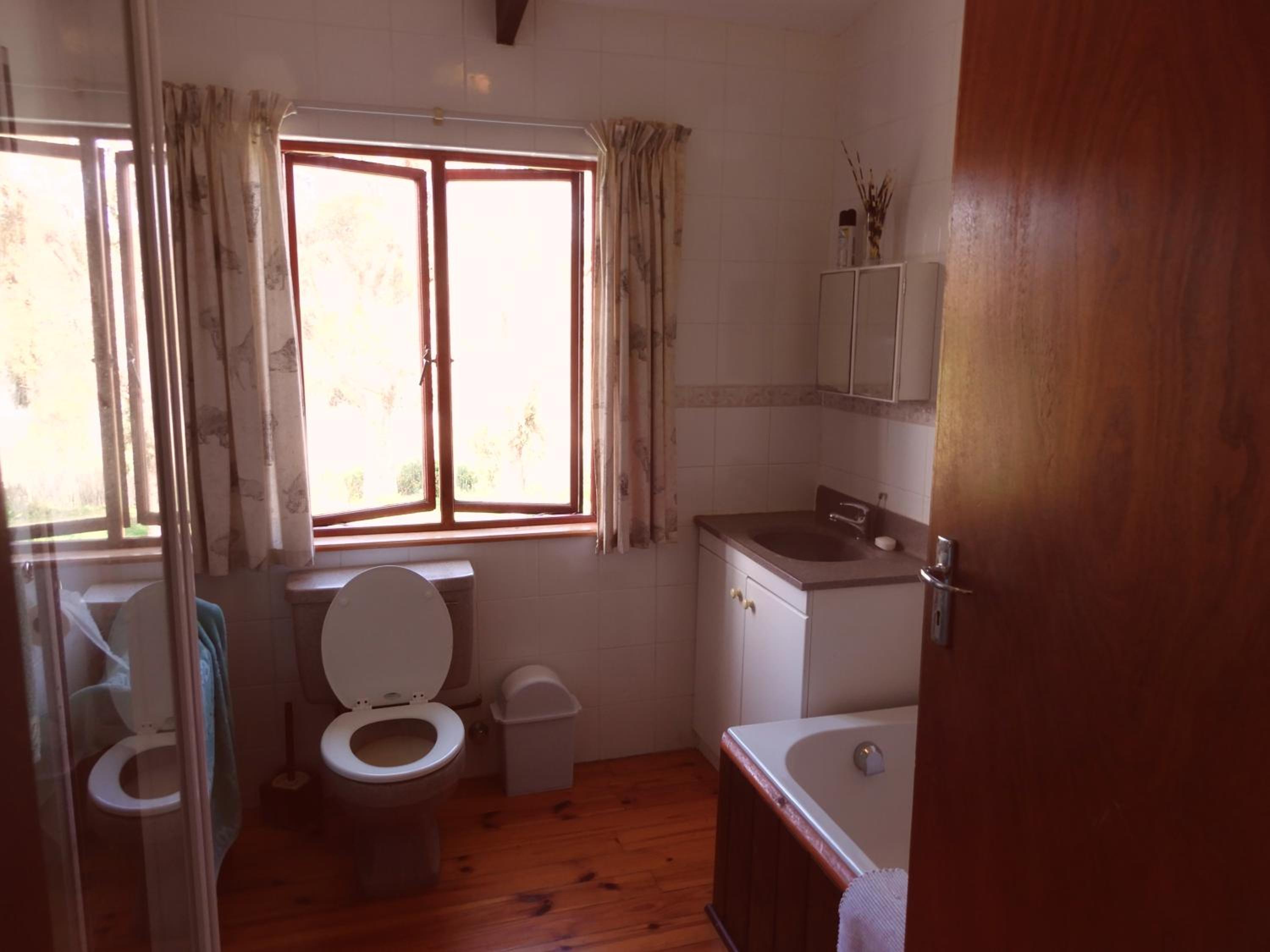 Ashanti House - Living The Breede view 5