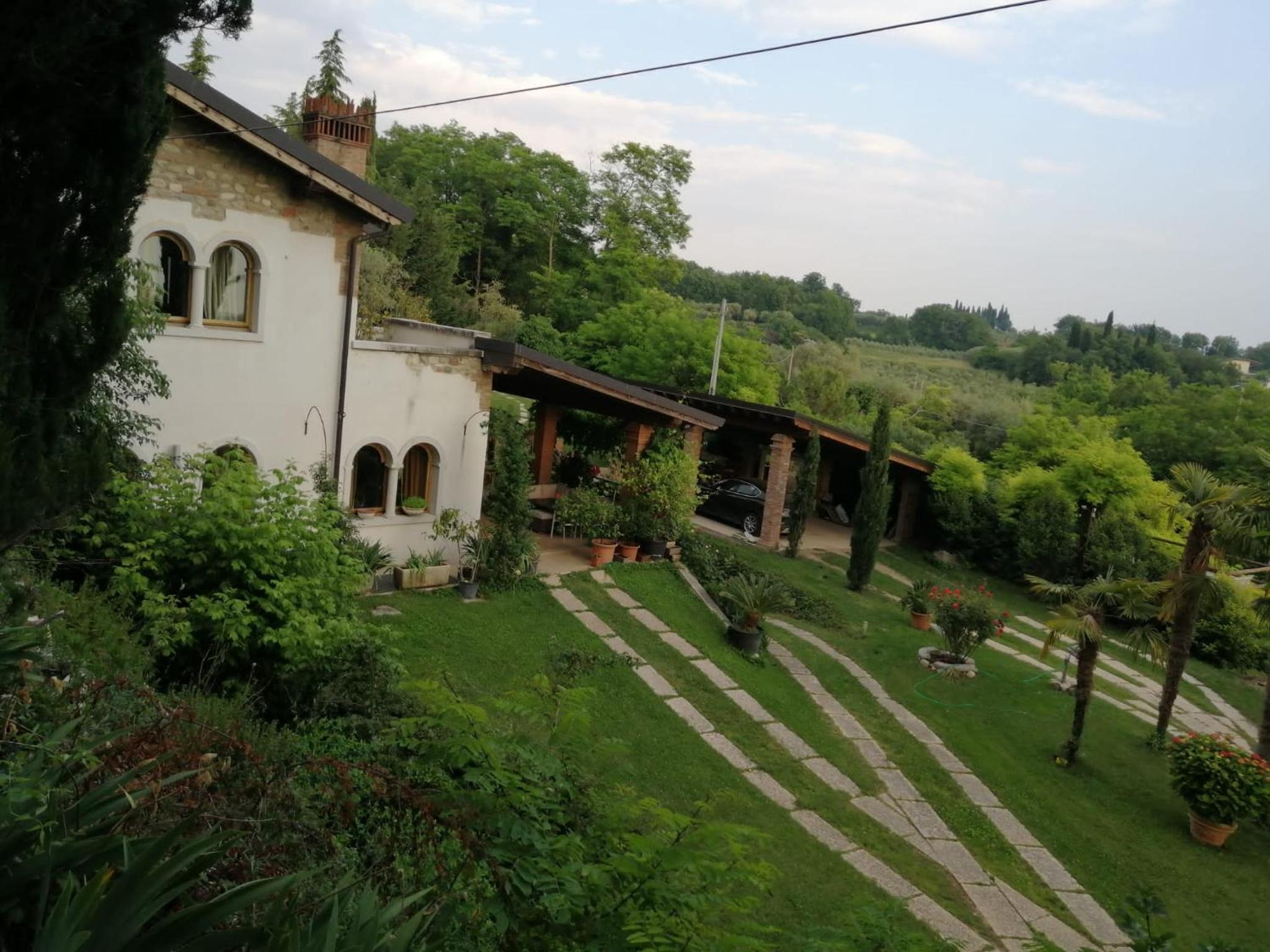 camera king size in villa con piscina termale
