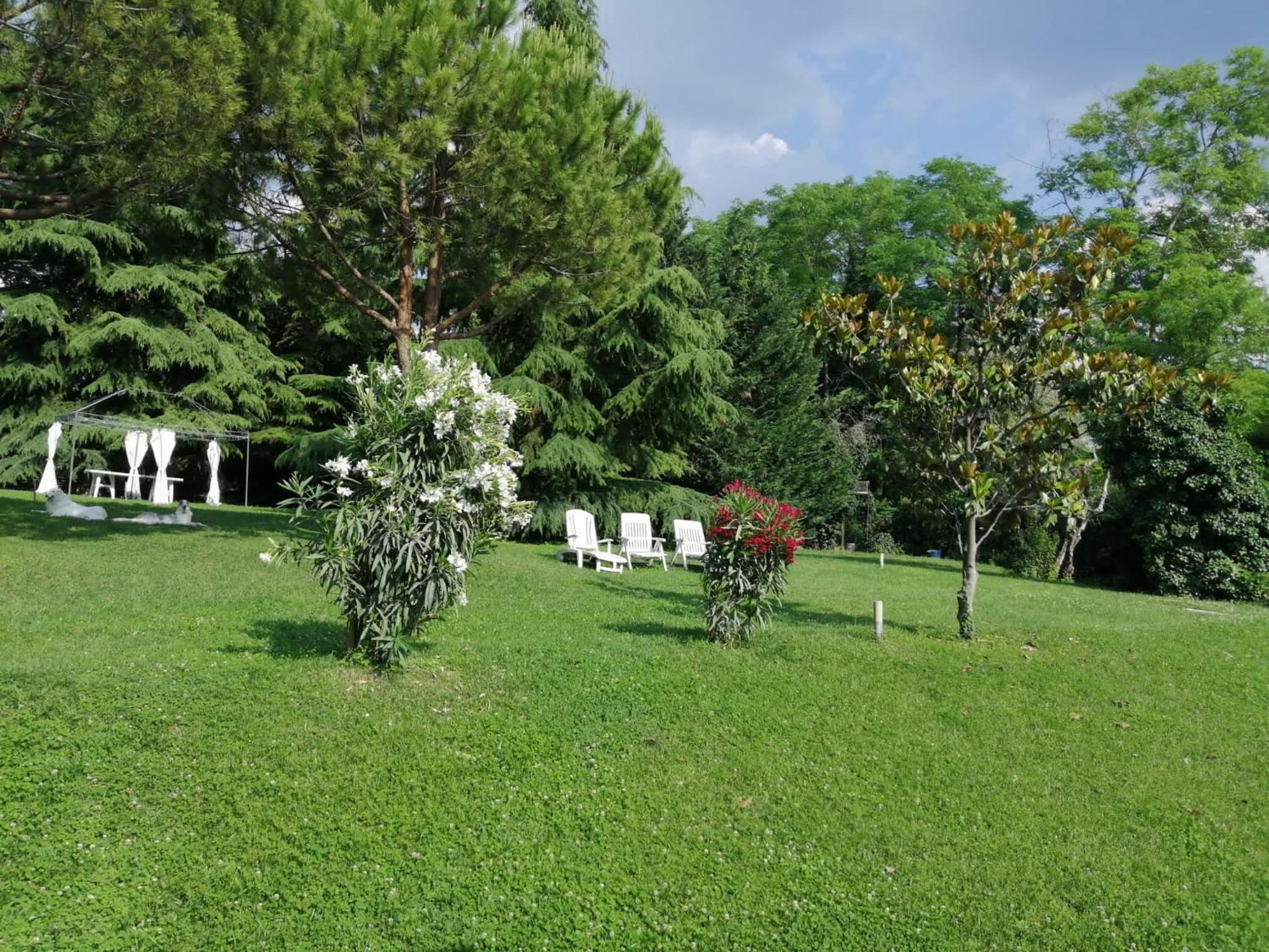 camera king size in villa con piscina termale