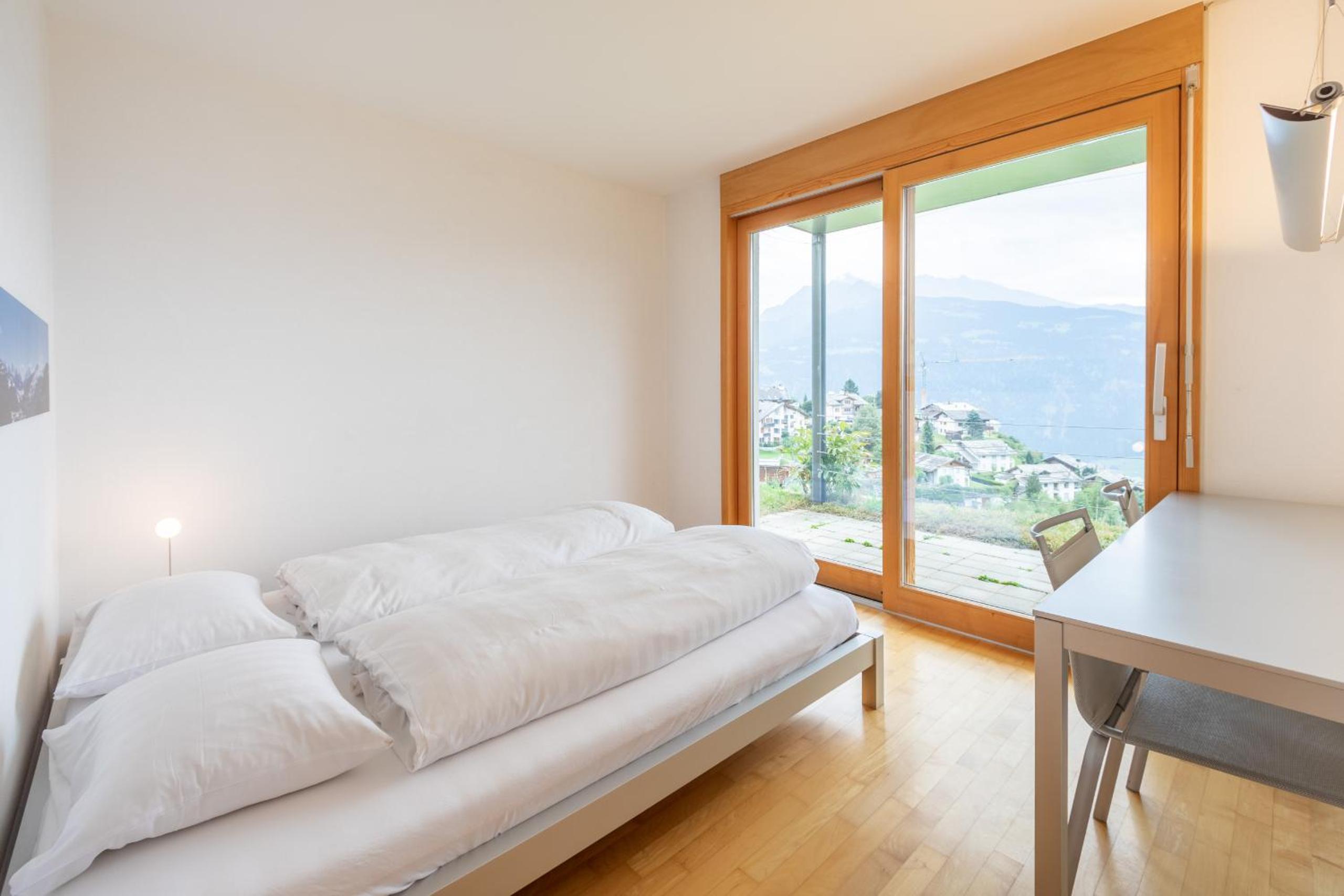 Casa Mundaun view 3
