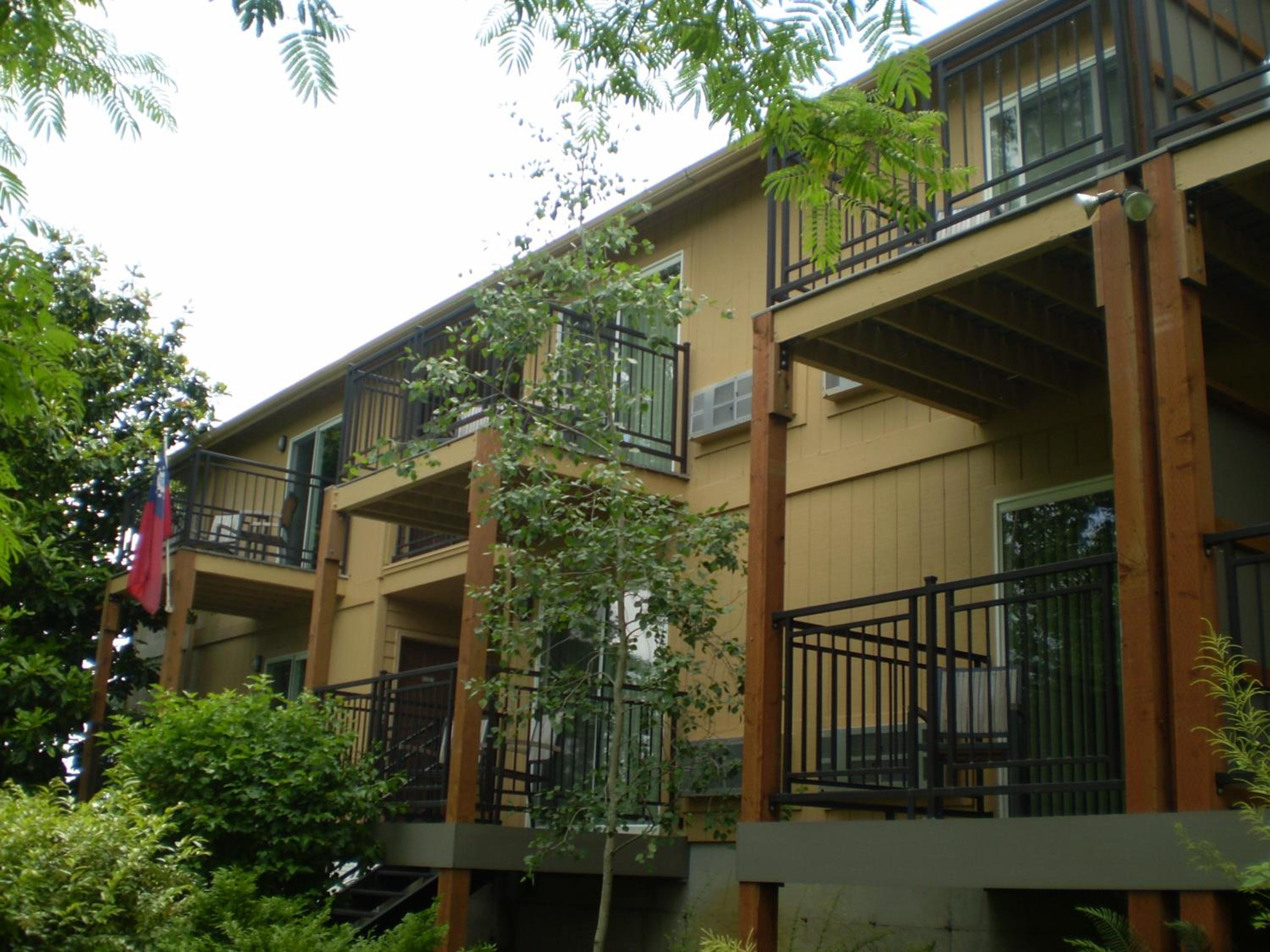 Lewis River Inn