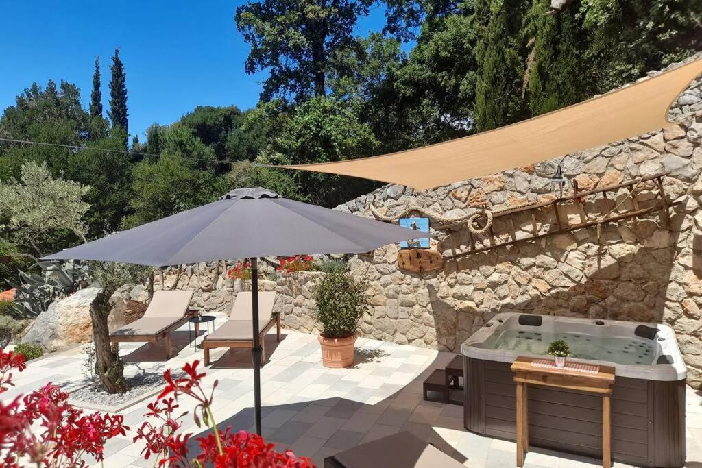Holiday House - Old Olive view 3