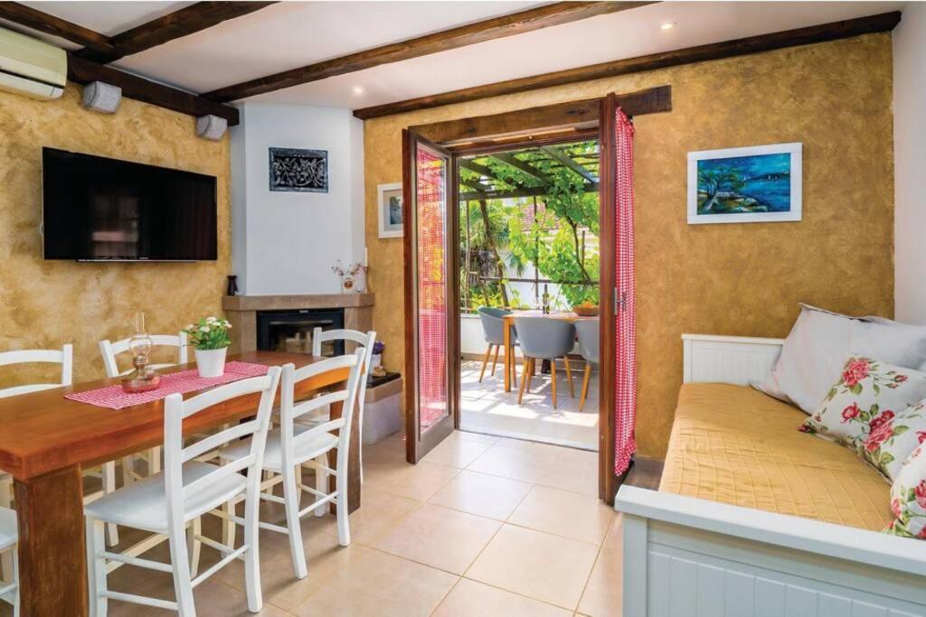 Holiday House - Old Olive view 5