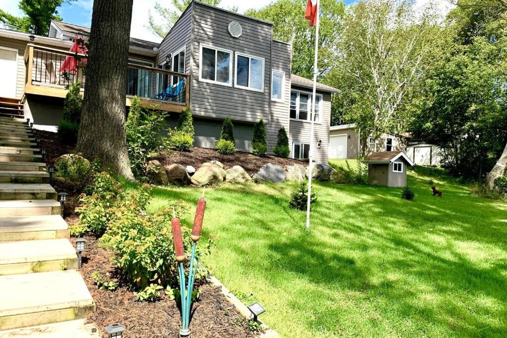 Waterfront 3-bedroom cottage with great view