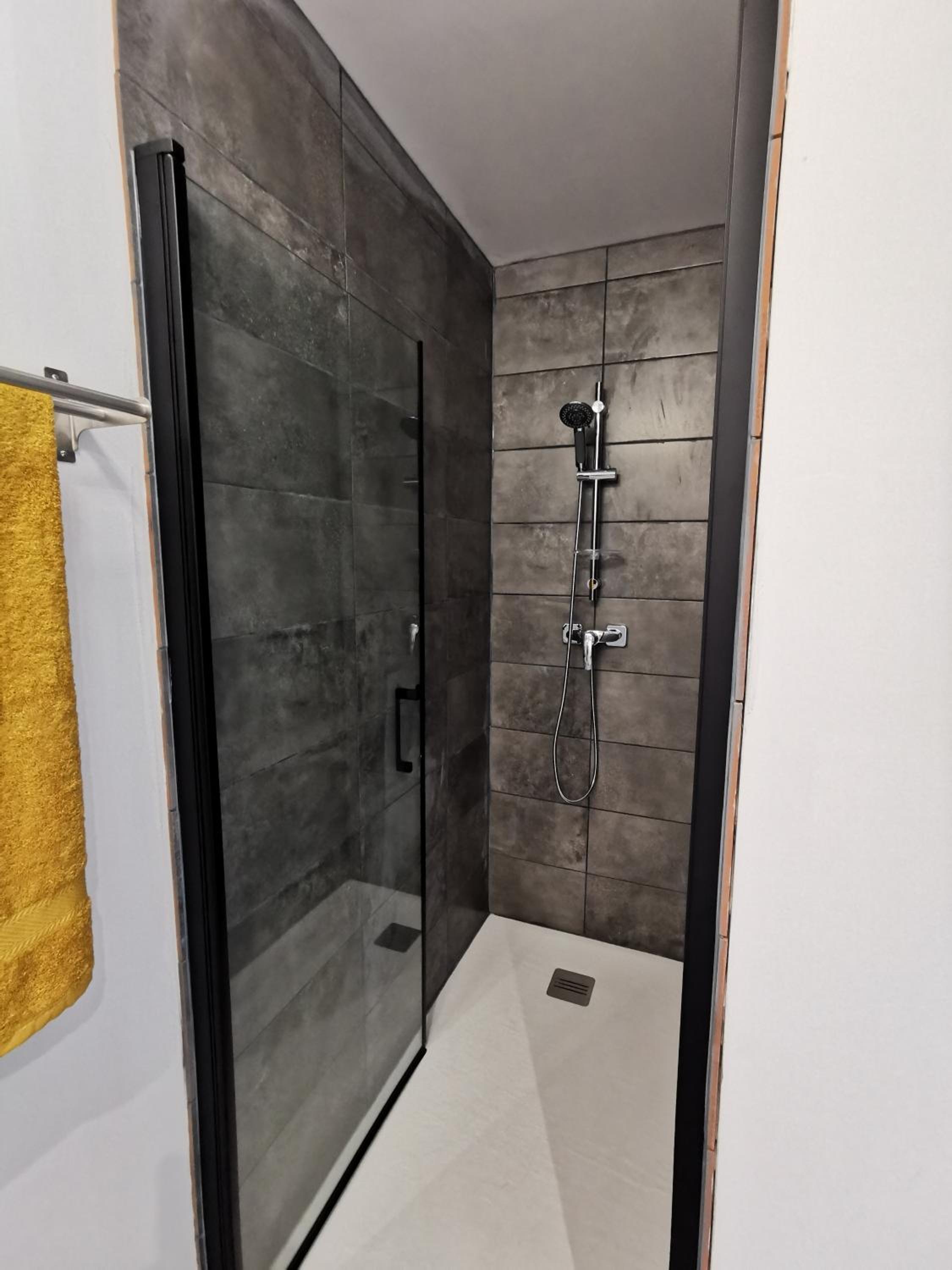 Les appartements du centre, 3 appartements avec CLIMATISATION, 4 appartements avec climatiseur mobile, refaits à neuf, 50m à pieds des commerces, restauran, photo 23