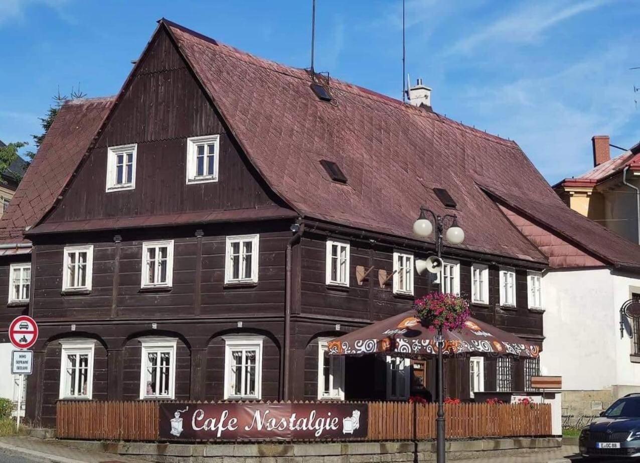 Cafe Nostalgie dvoulůžkový romantický pokoj