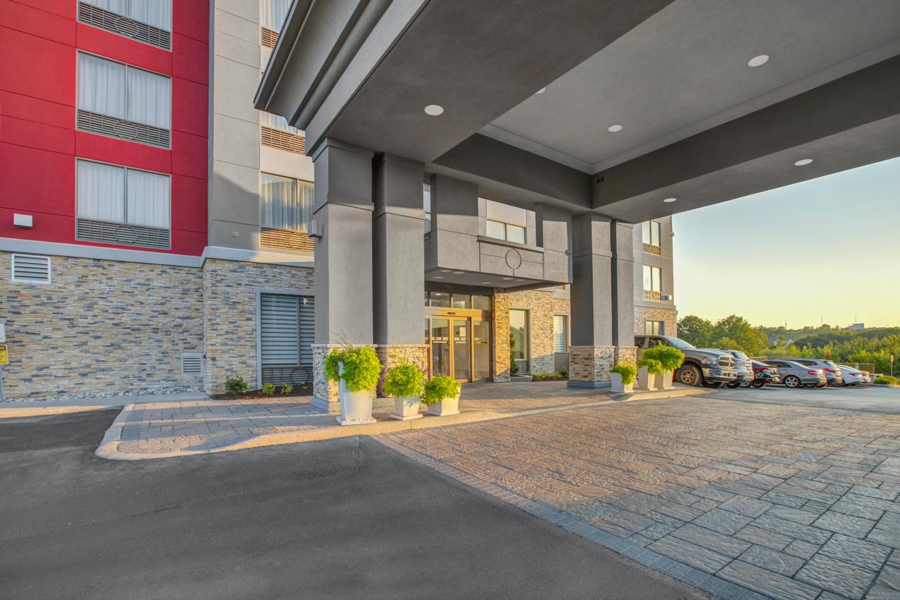 Woodstock Vacations - Holiday Inn Express  Suites - Woodstock, ON CANADA - Property Image 3