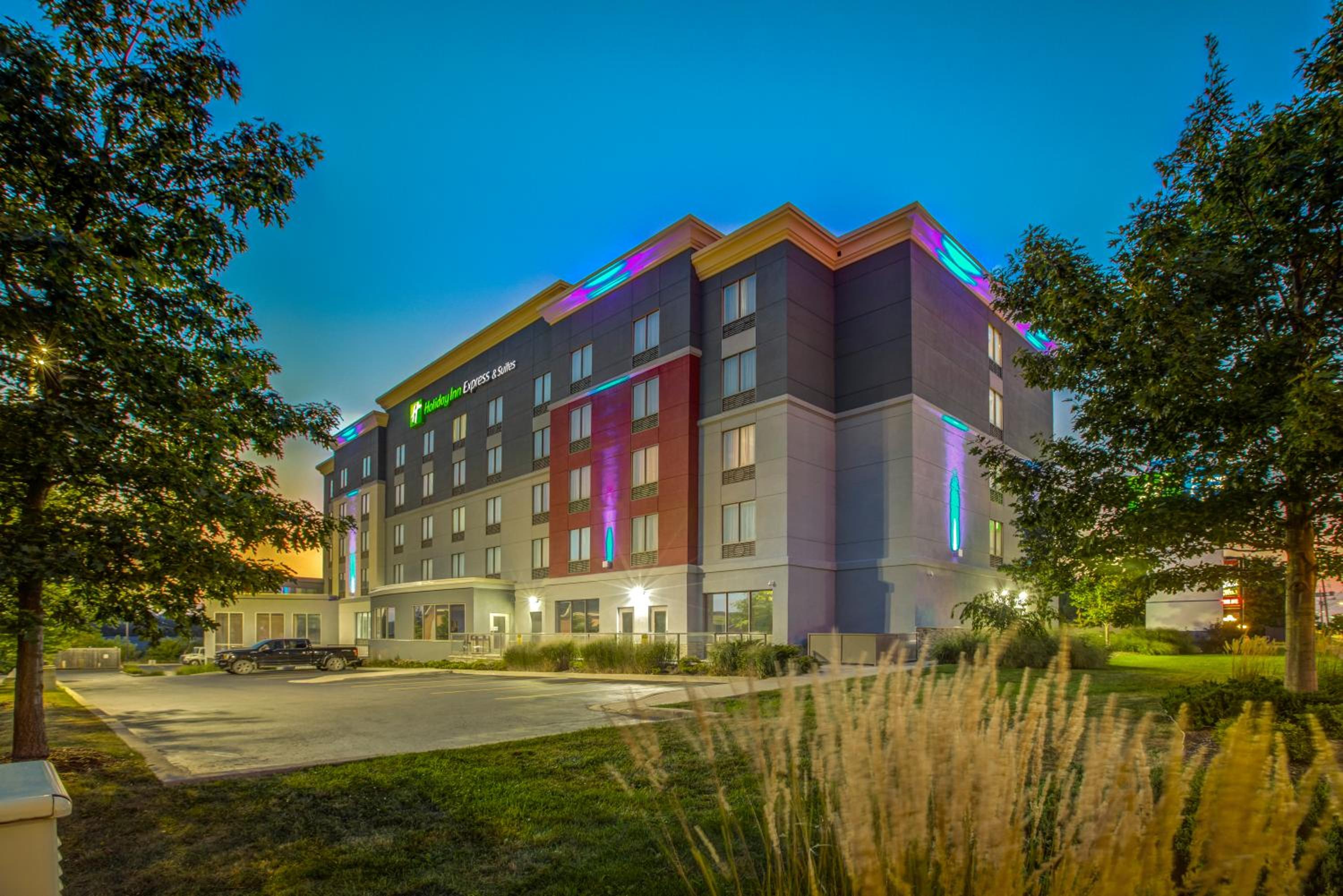Woodstock Vacations - Holiday Inn Express  Suites - Woodstock, ON CANADA - Property Image 1
