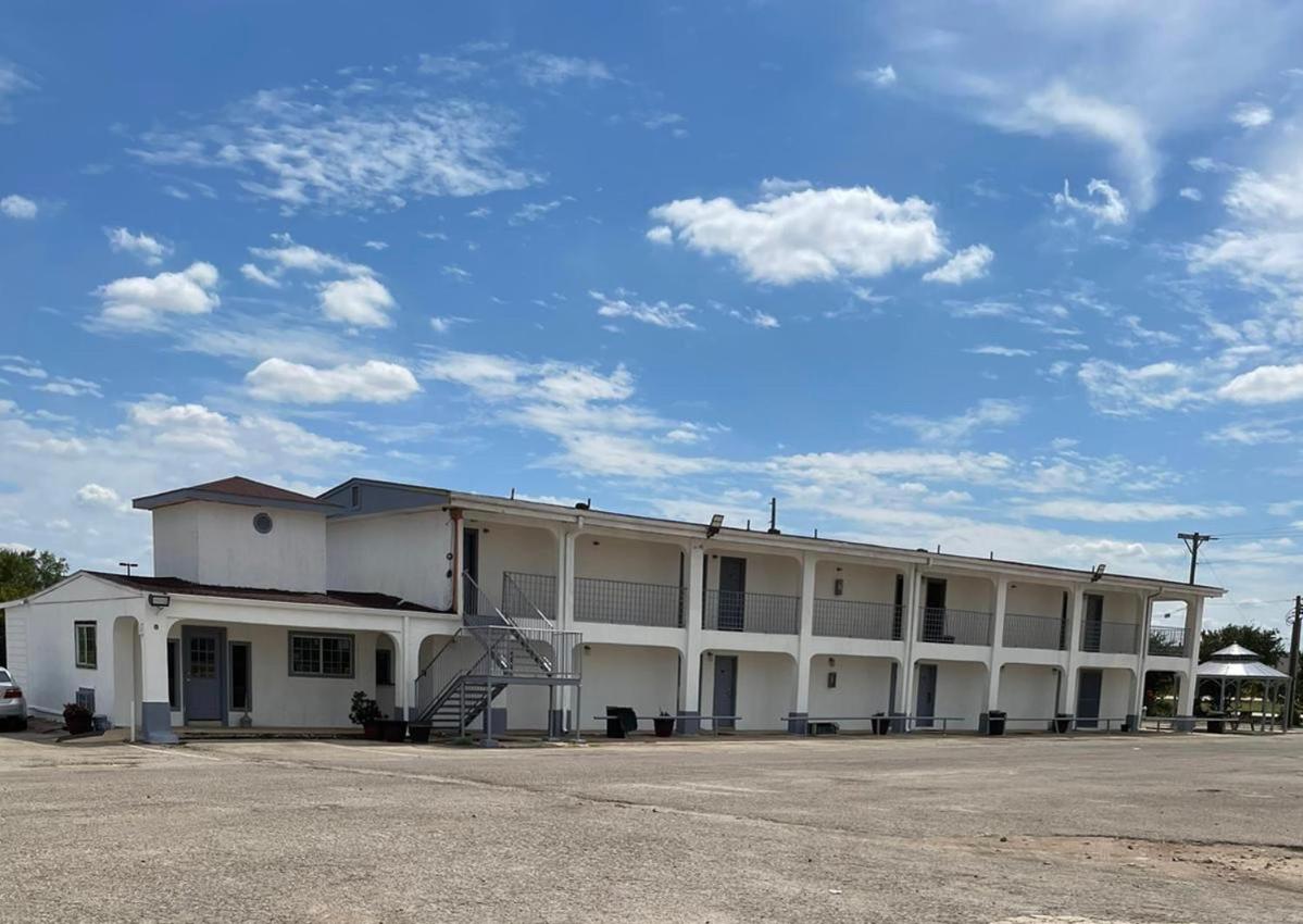 Dilley executive inn view 2