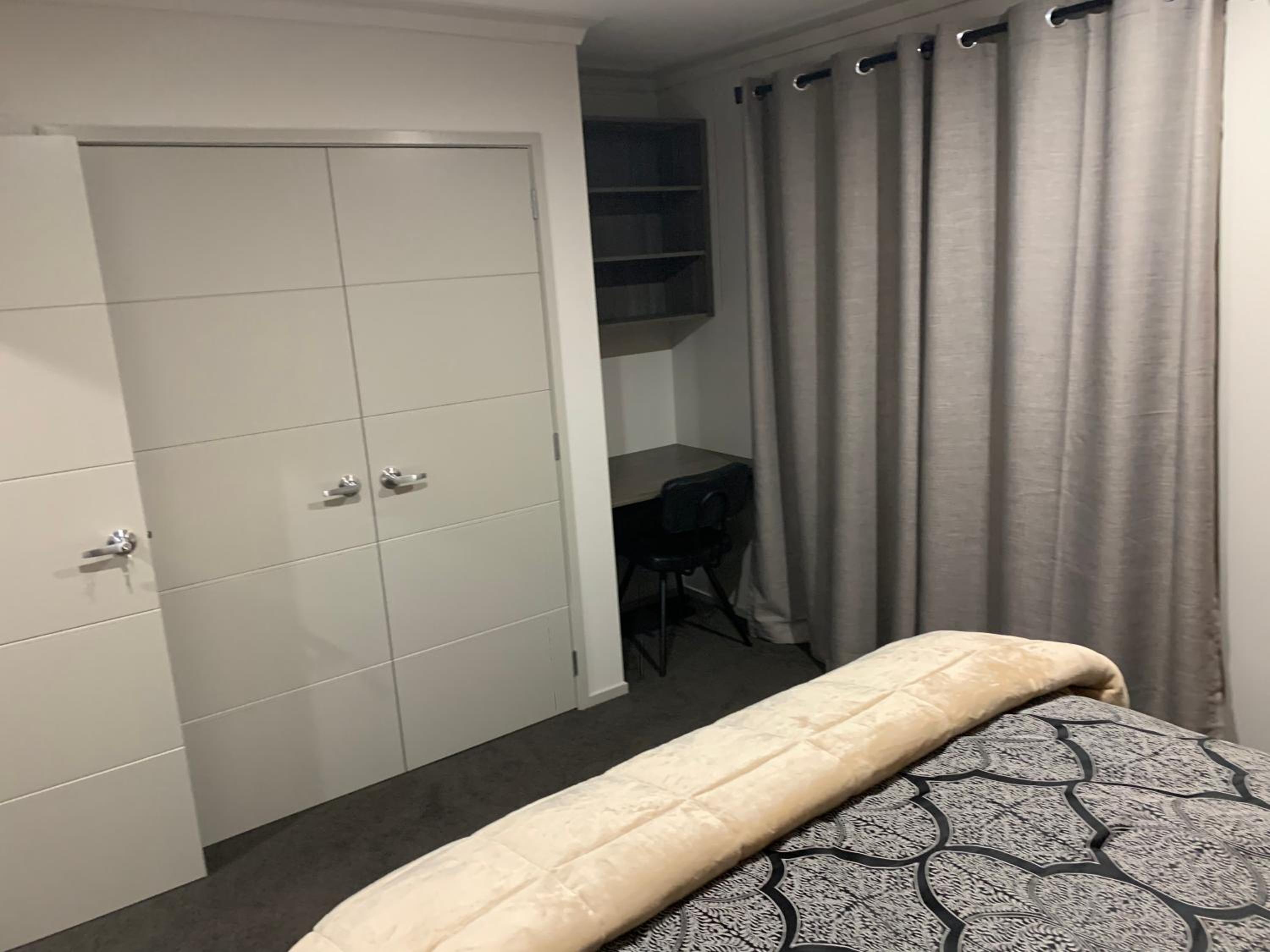 Executive-style home away from home. view 4