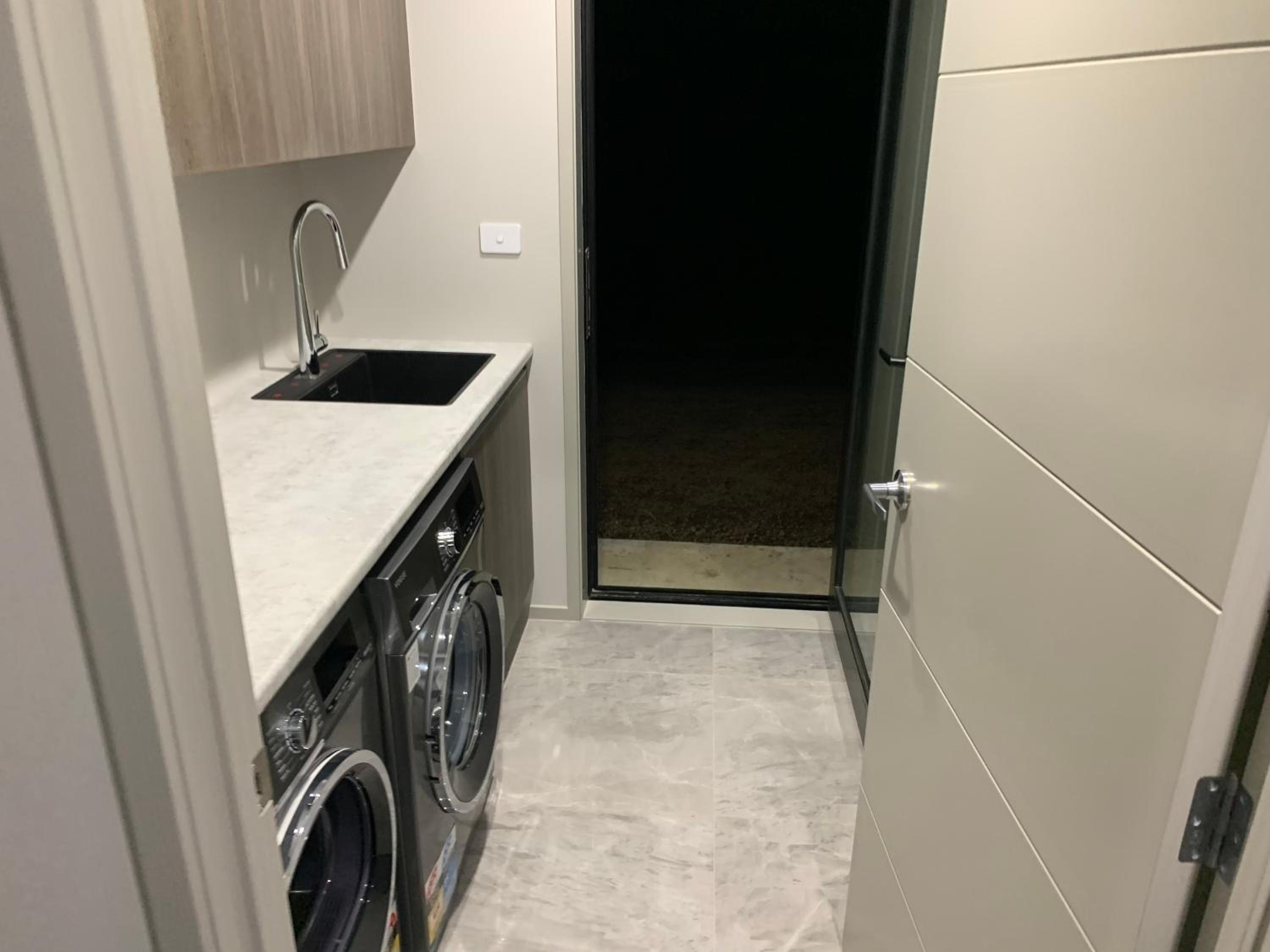 Executive-style home away from home. view 5