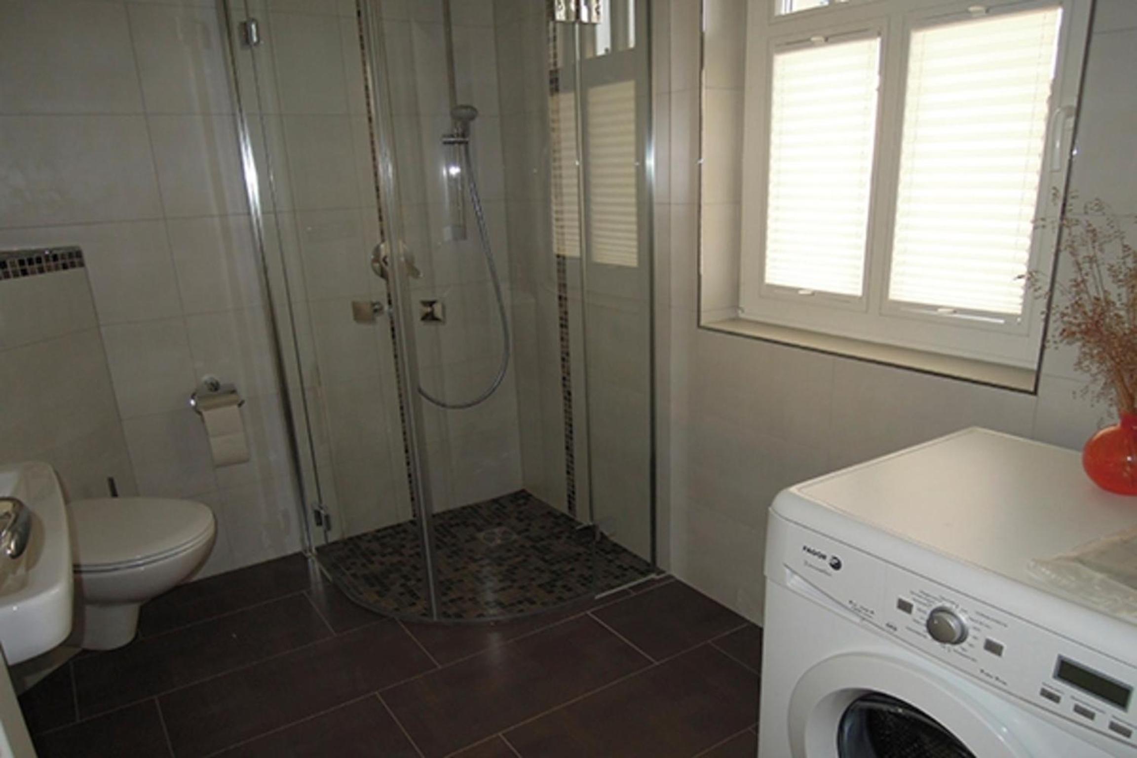 Haus Helene en Zingst — bathroom