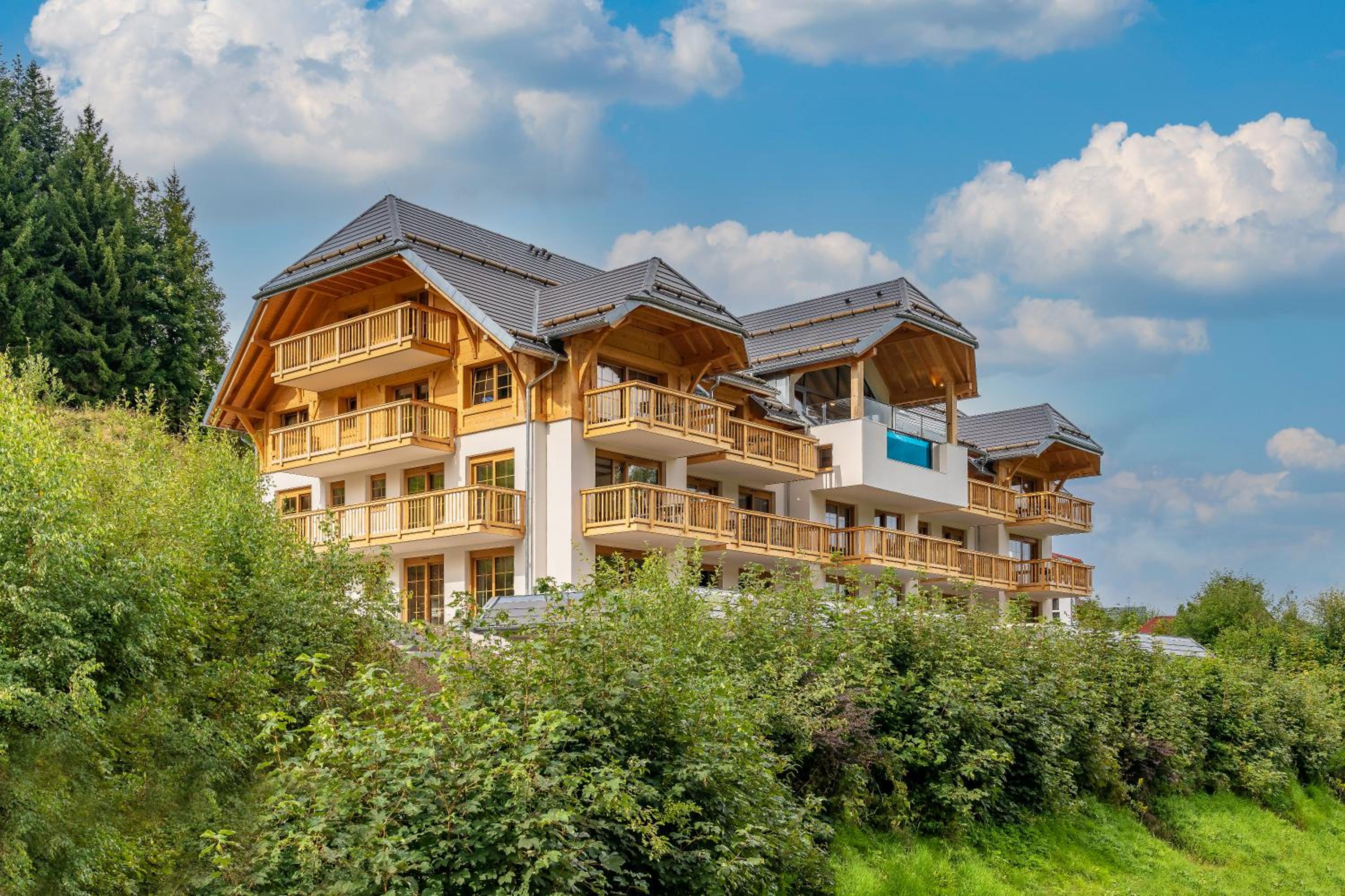 SCHWARZENBACH - Apartments & Rooftop Pool