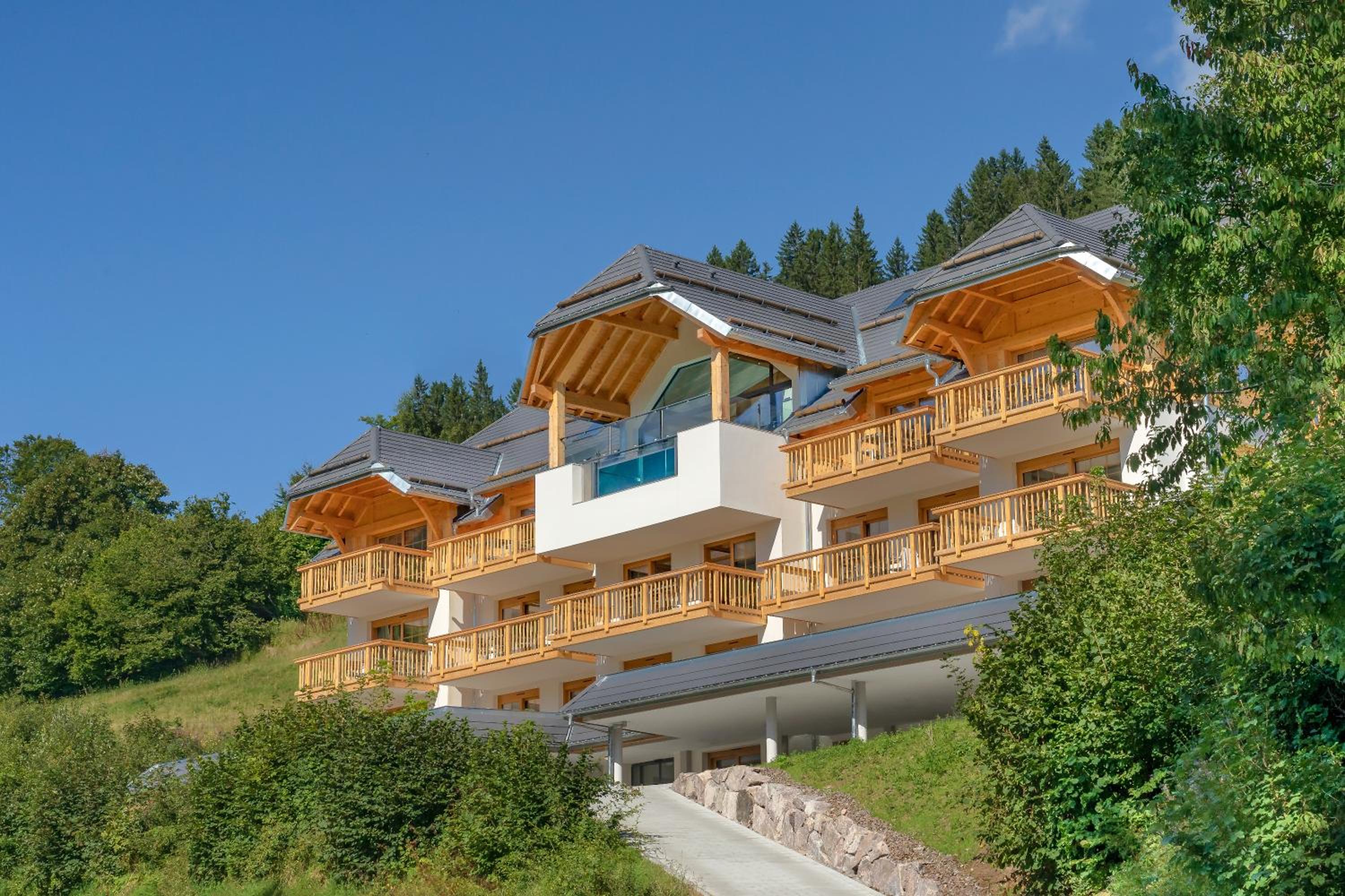 SCHWARZENBACH - Apartments & Rooftop Pool