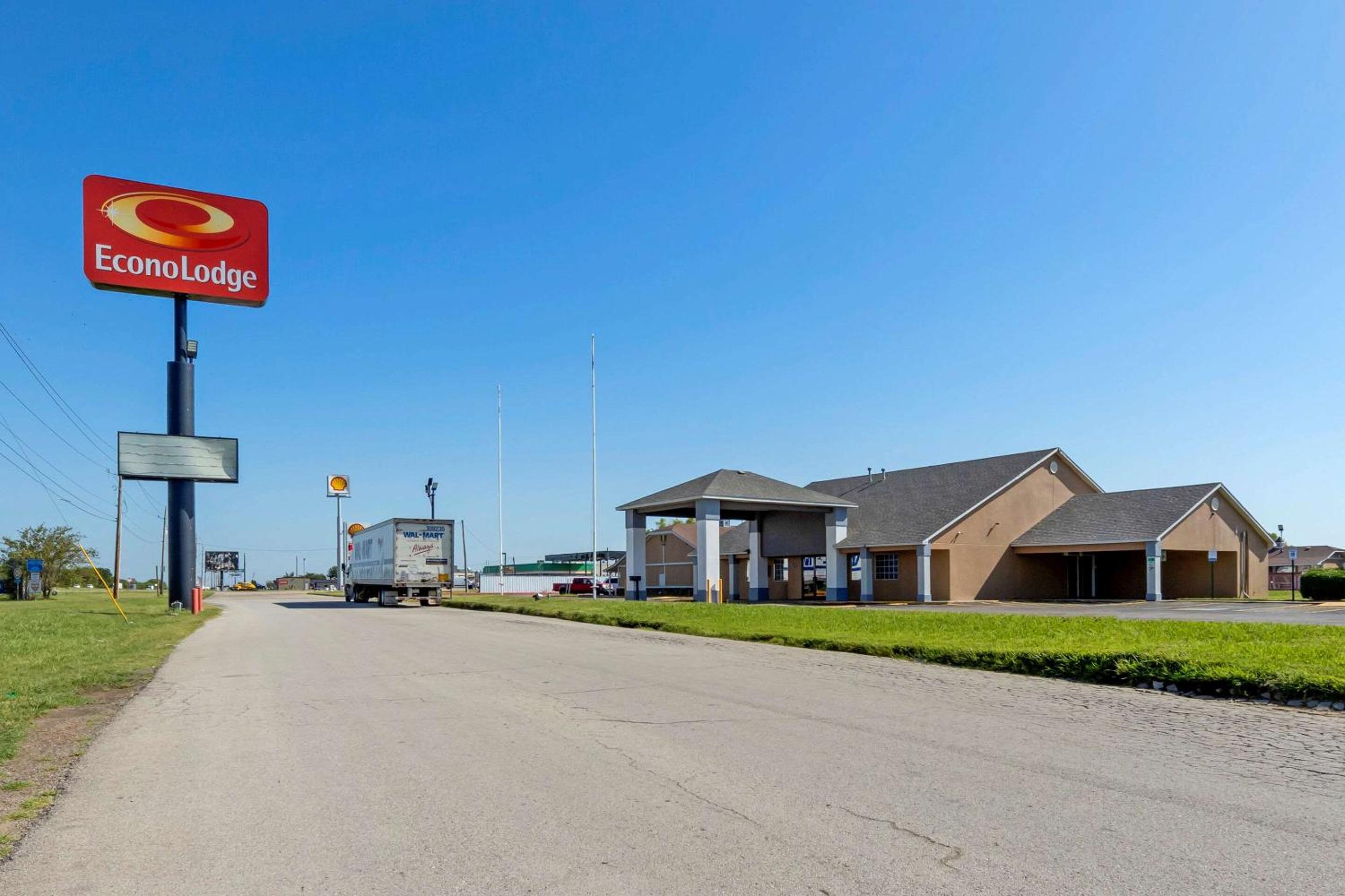 Econo Lodge Pryor view 4