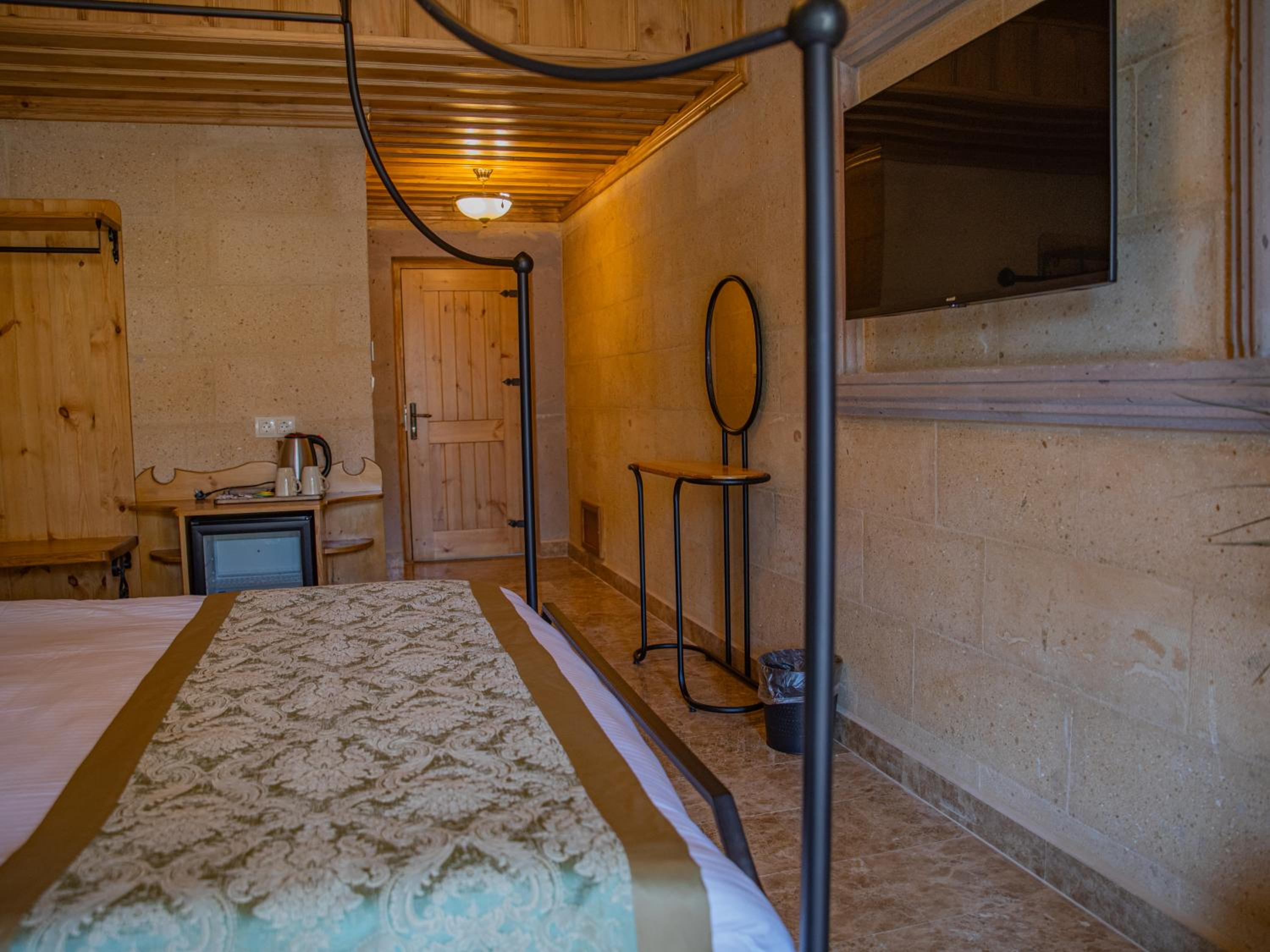 Luxury Cratus Stone Palace - Image 25