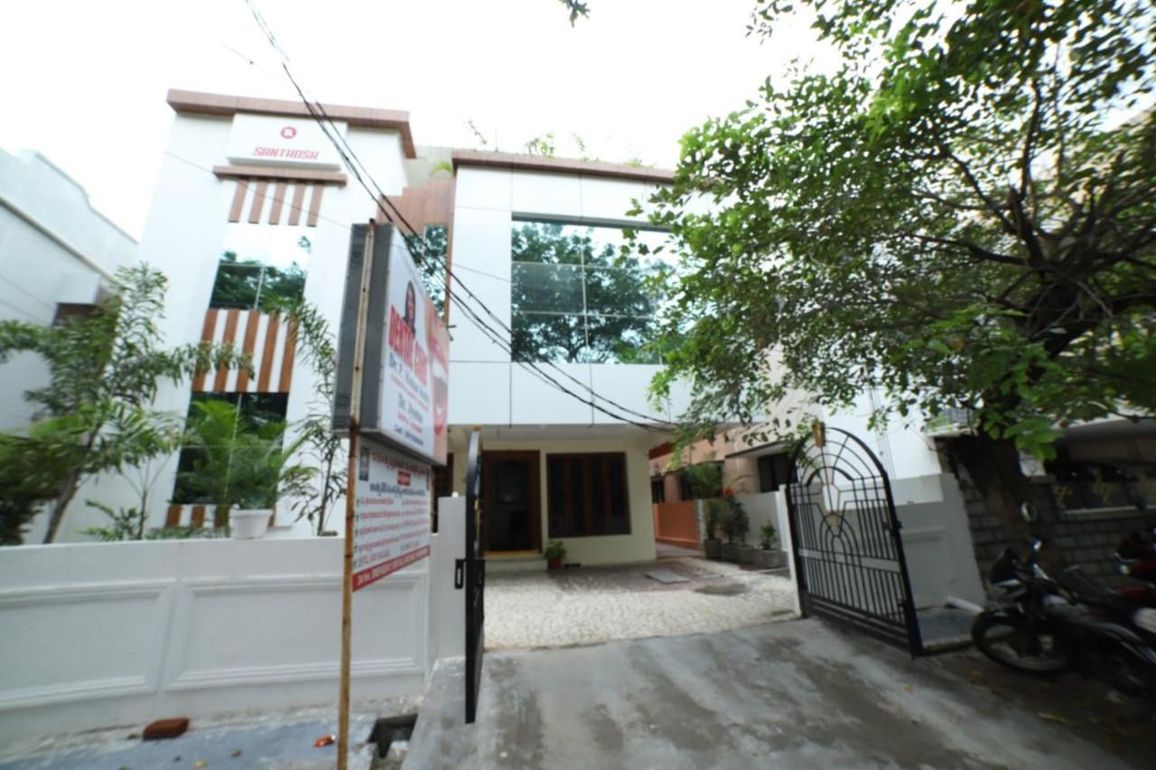 Royal Home Stay deluxe Room