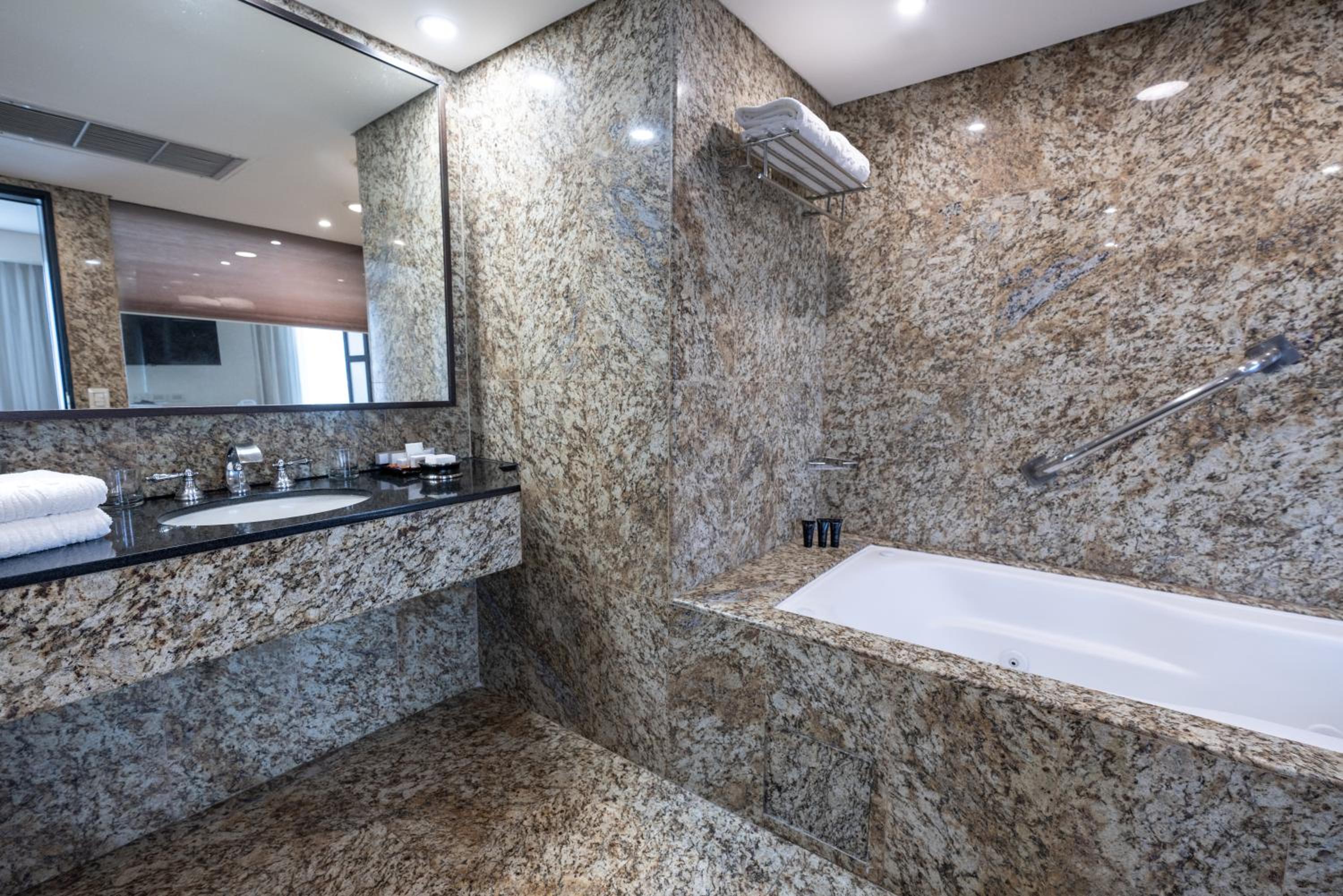 Caracas Vacations - Eurobuilding Hotel  Suites Caracas - Property Image 1