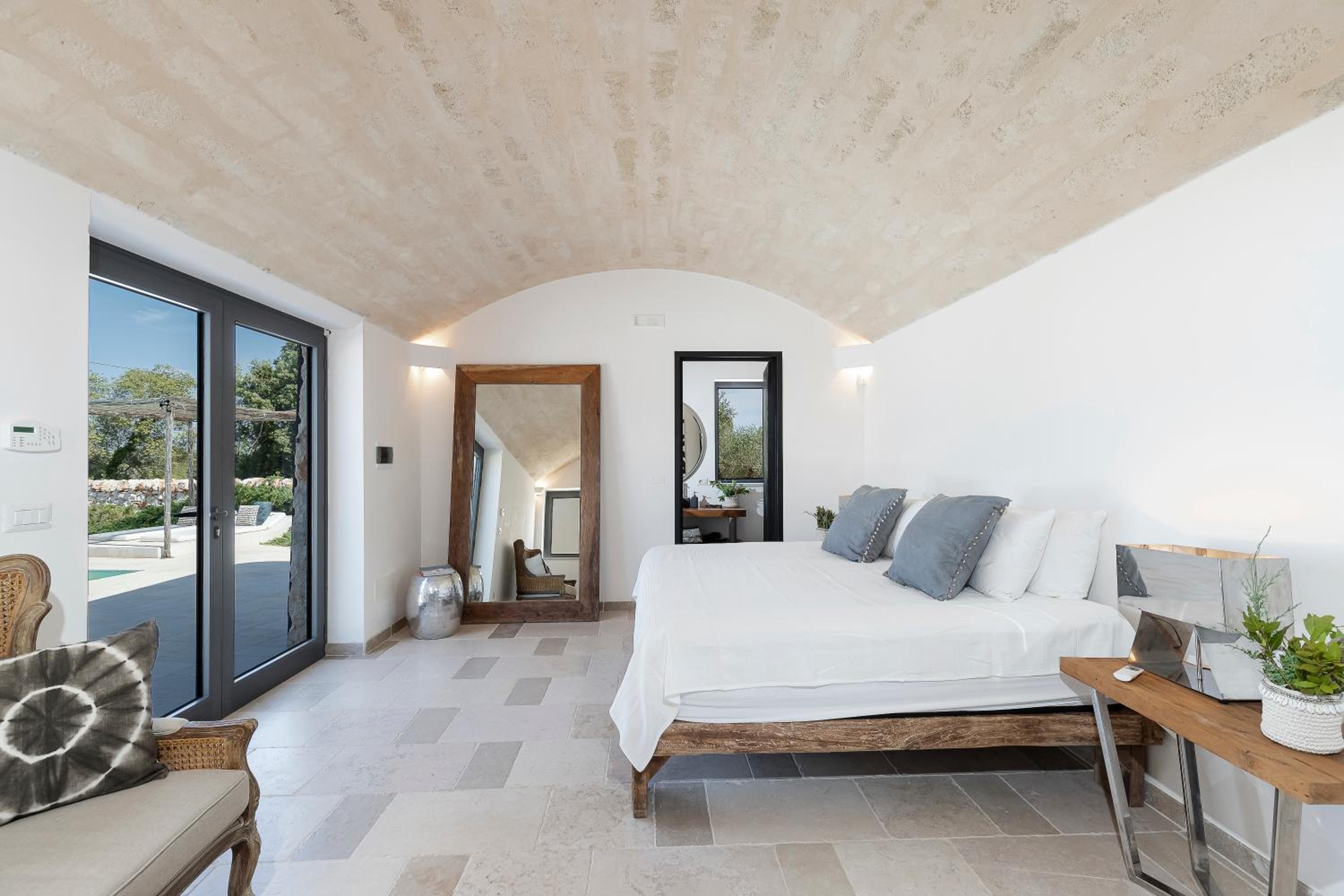 trullo and lamia cinera view 3