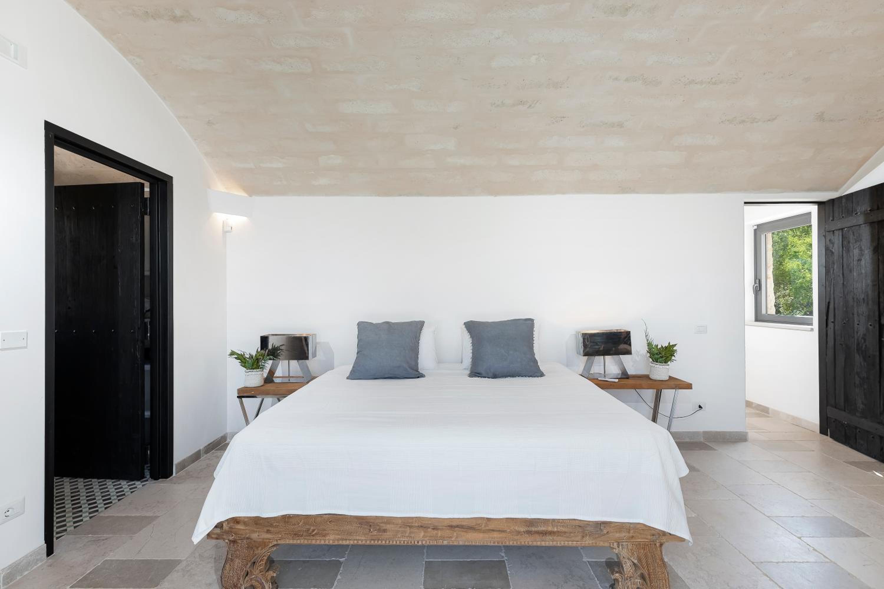 trullo and lamia cinera view 4