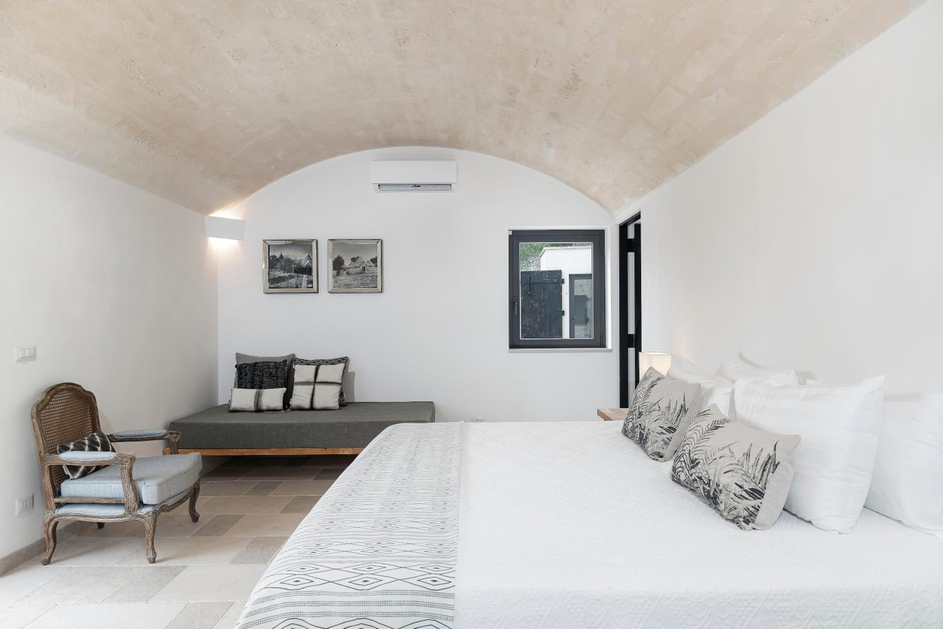 trullo and lamia cinera view 5